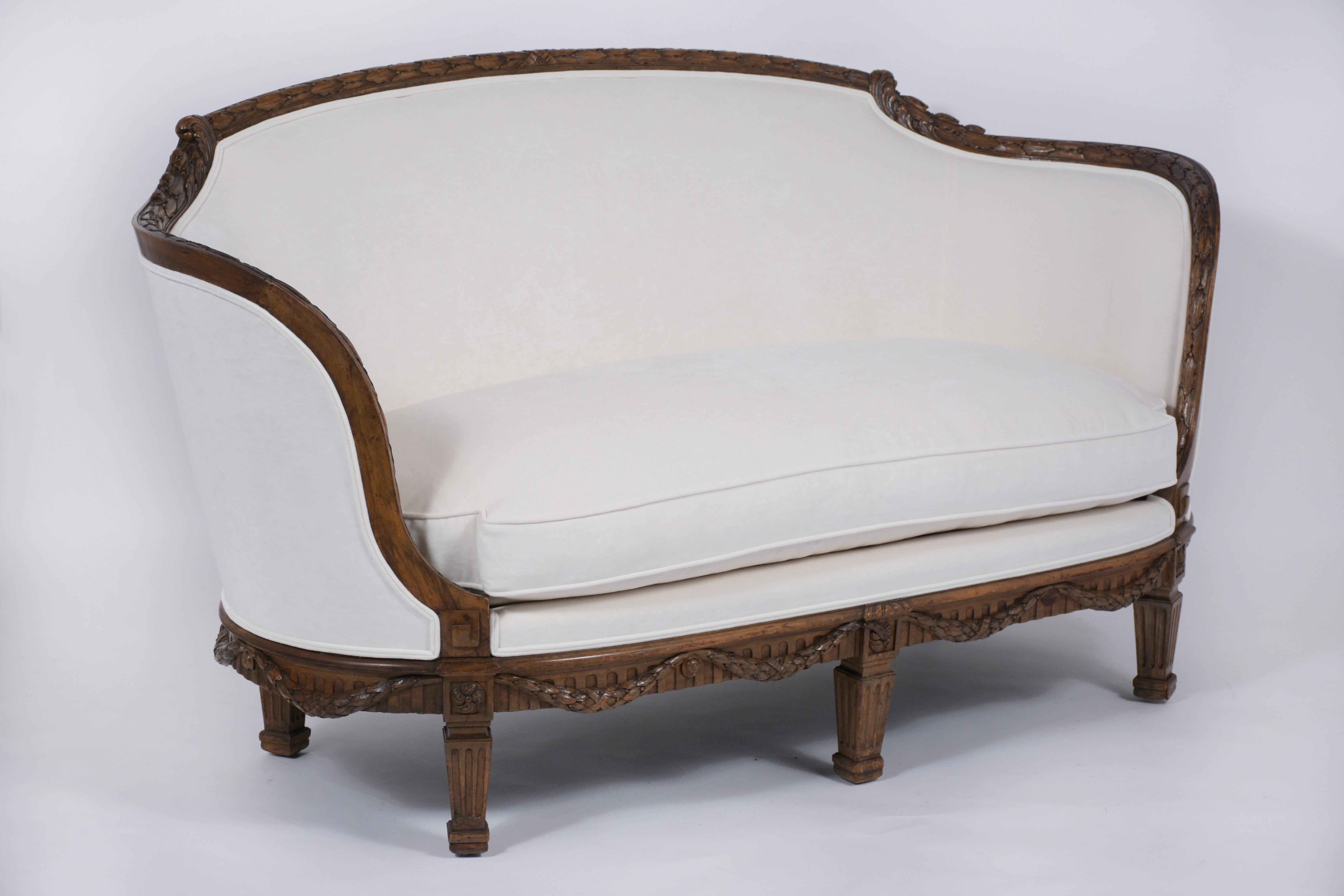 Pair of French 19th Century Settees In Good Condition In Los Angeles, CA