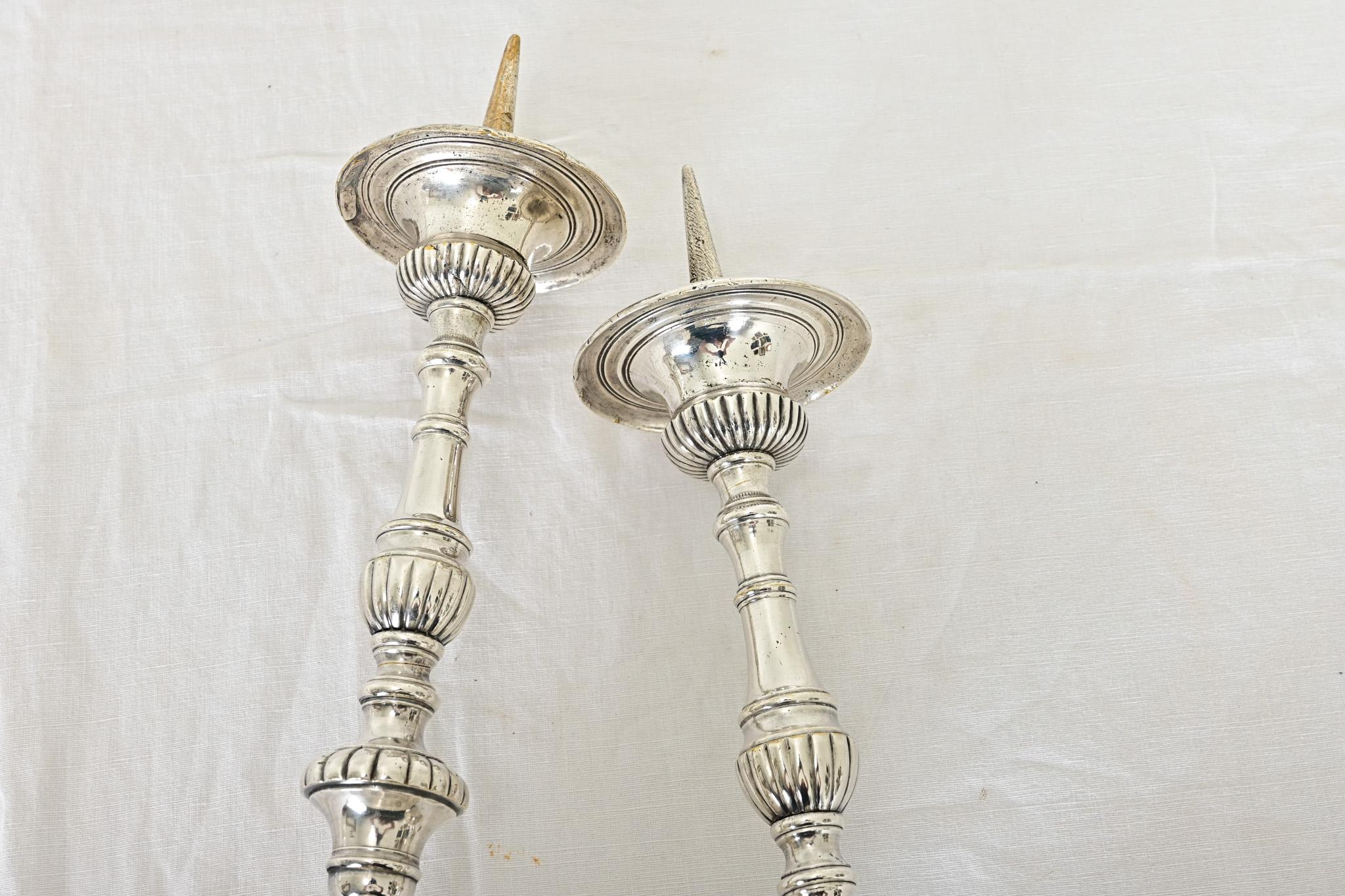 Coppia di candelabri francesi in argento del XIX secolo in vendita 1