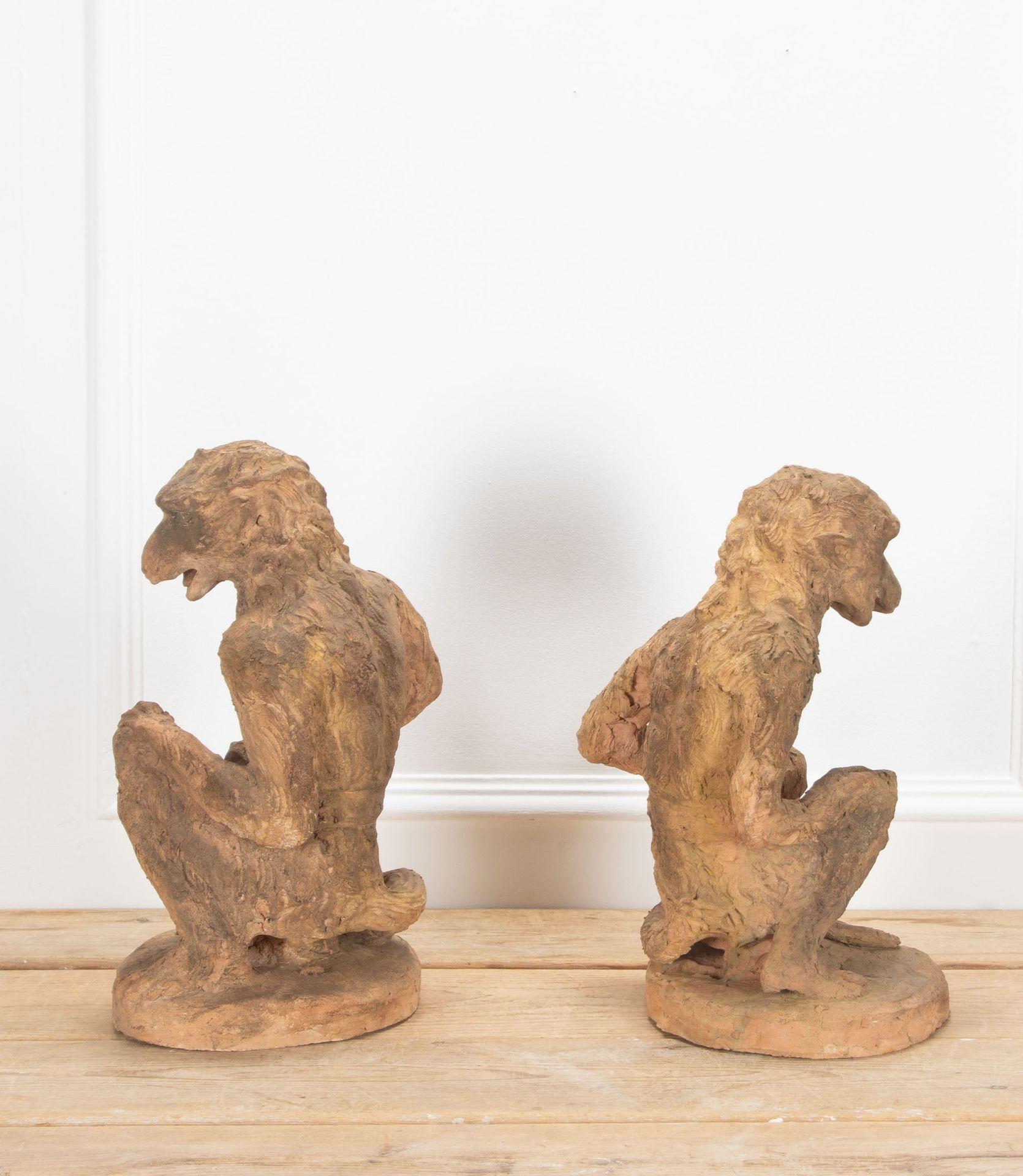 Pareja de monos franceses de terracota del siglo XIX en venta 2