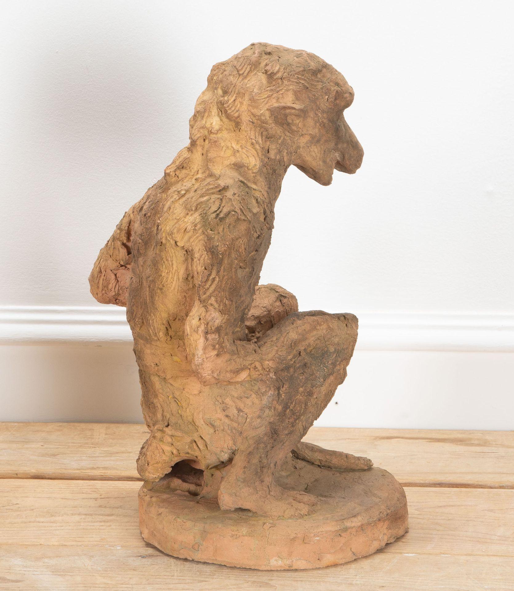 Pareja de monos franceses de terracota del siglo XIX en venta 3