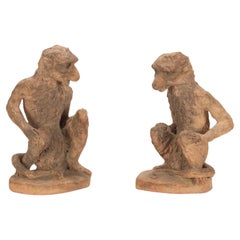 Pareja de monos franceses de terracota del siglo XIX