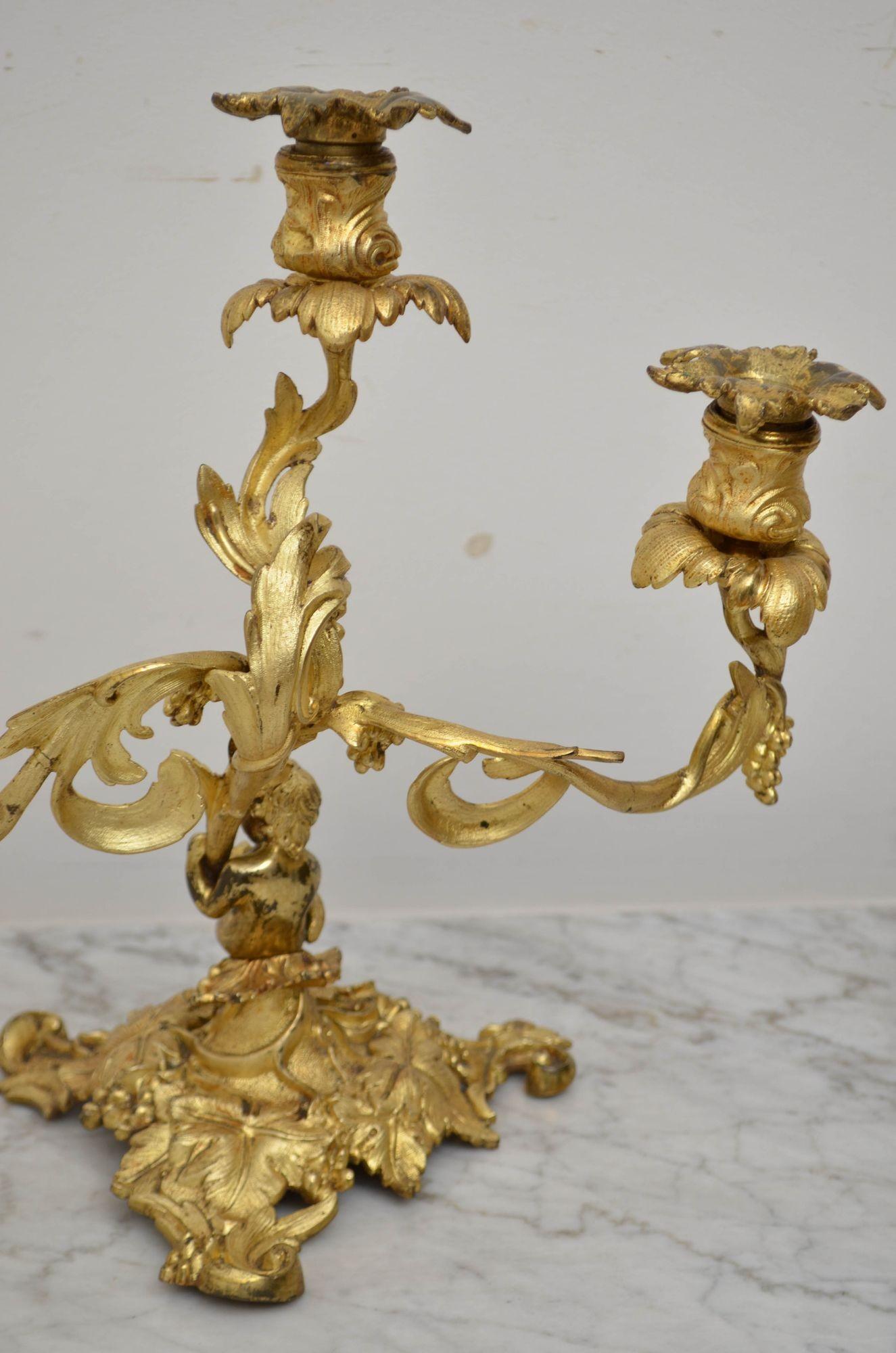 Coppia di candelabri a tre rami francesi del XIX secolo in vendita 7