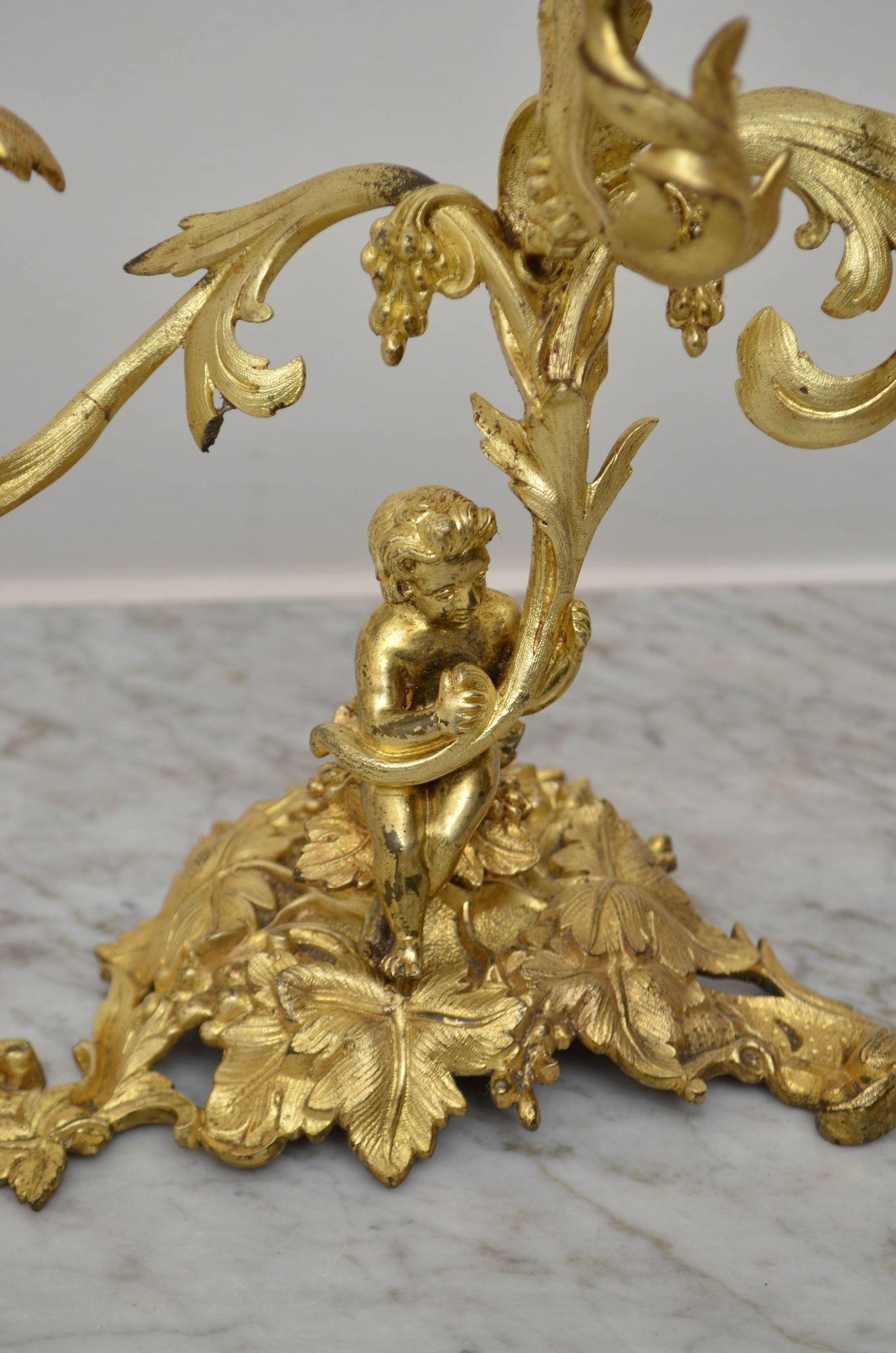 Coppia di candelabri a tre rami francesi del XIX secolo in vendita 12