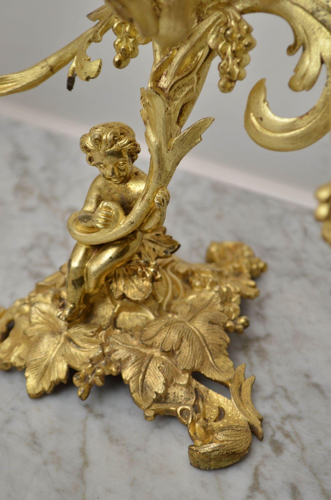 Coppia di candelabri a tre rami francesi del XIX secolo in vendita 14