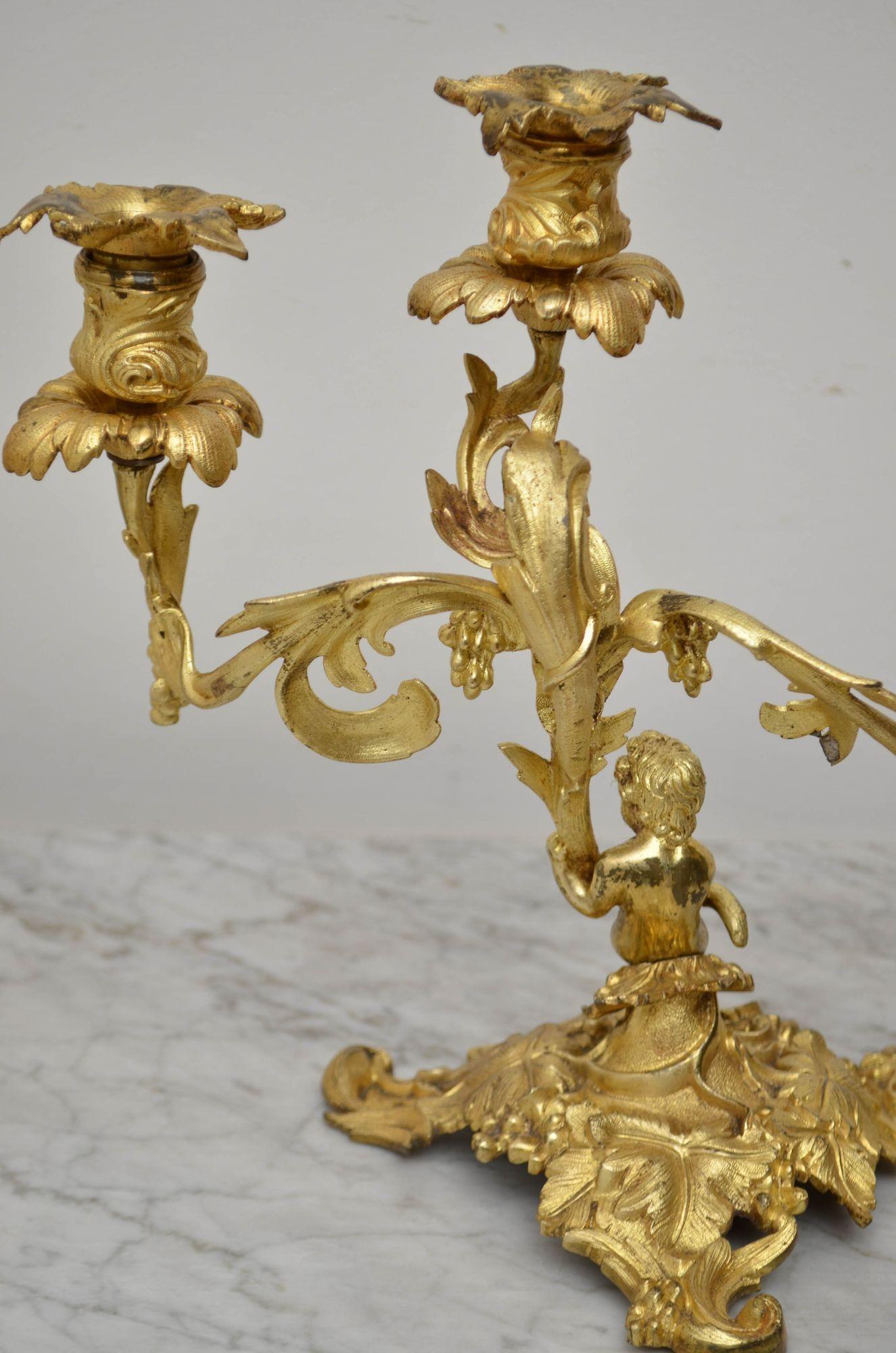 Coppia di candelabri a tre rami francesi del XIX secolo in vendita 15