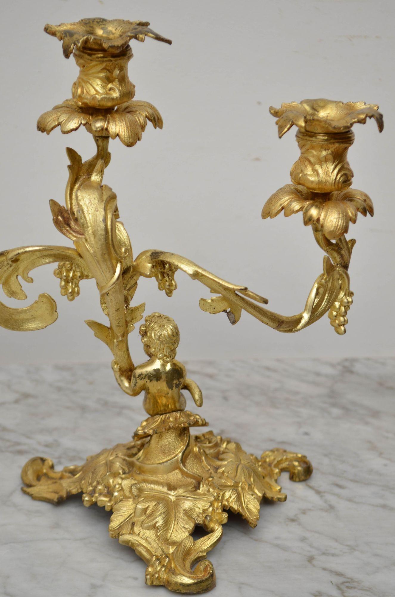 Coppia di candelabri a tre rami francesi del XIX secolo in vendita 16