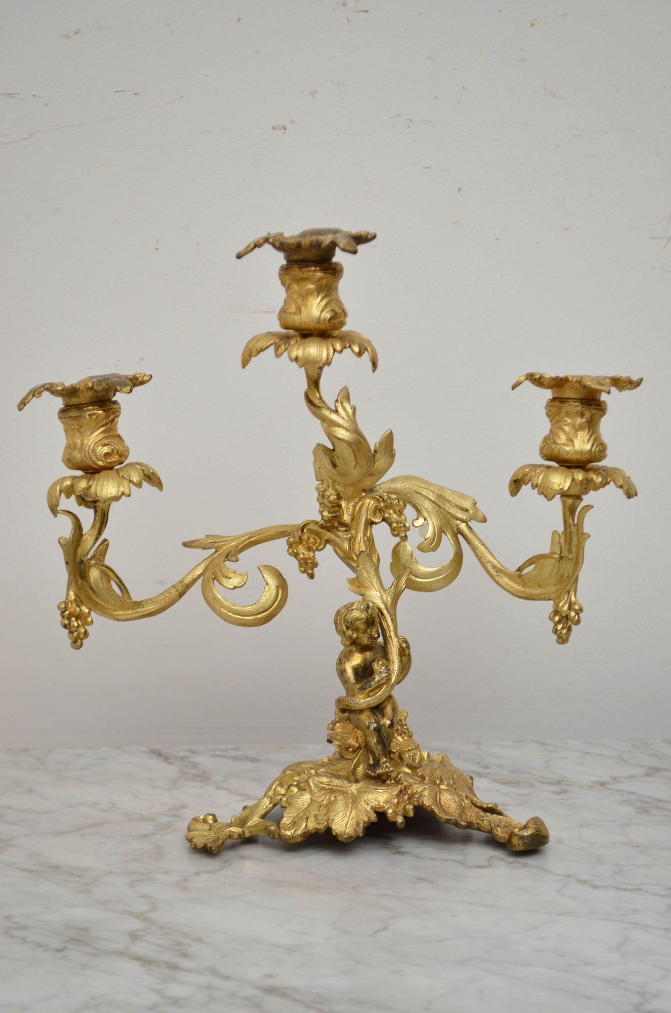 Metallo Coppia di candelabri a tre rami francesi del XIX secolo in vendita