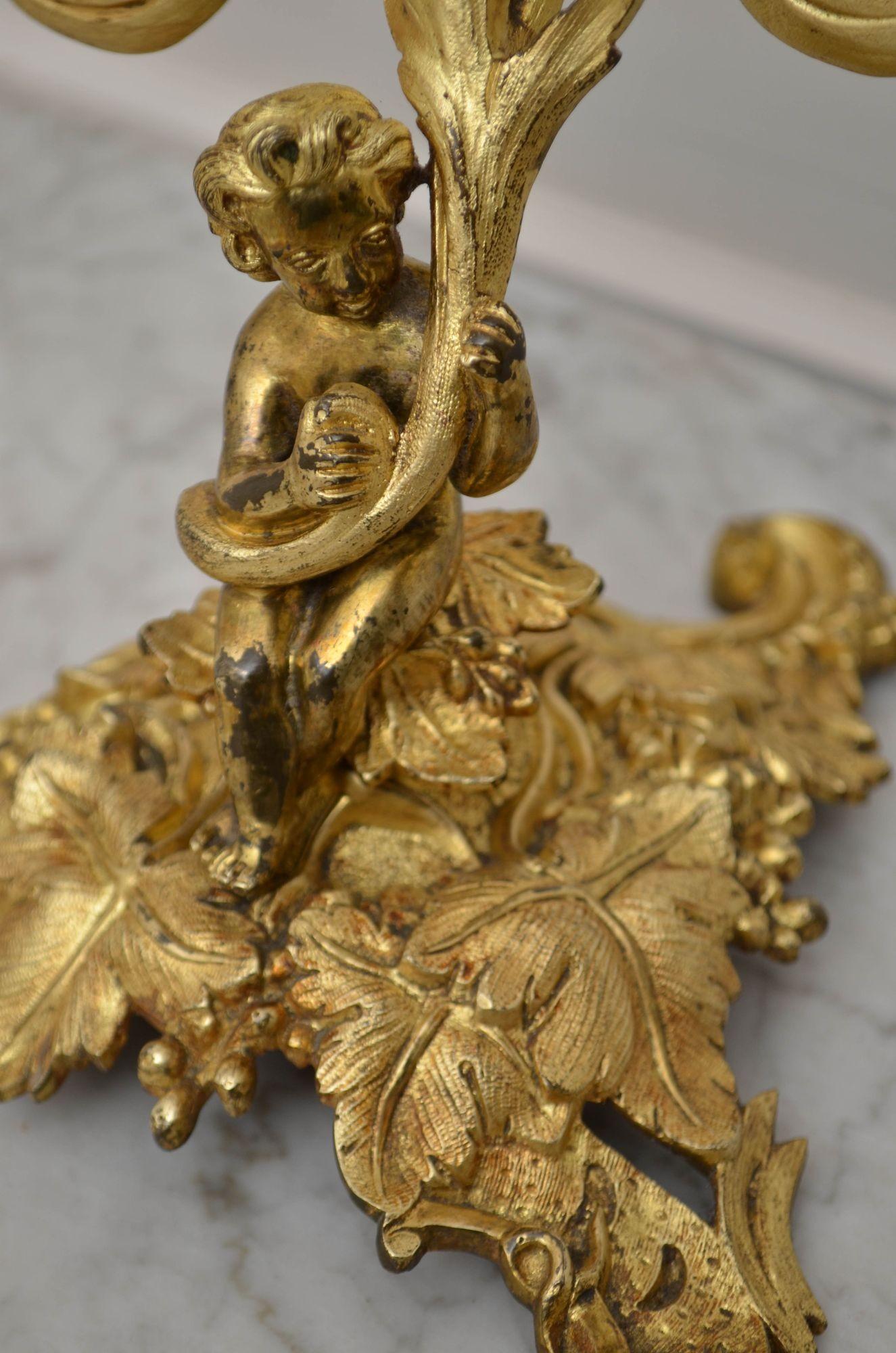 Coppia di candelabri a tre rami francesi del XIX secolo in vendita 5