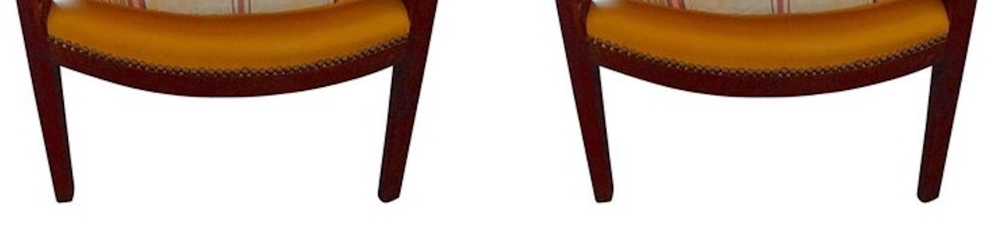 Paar französische Sessel aus Nussbaumholz des 19. Jahrhunderts mit Stoff- und Lederkissen im Angebot 3