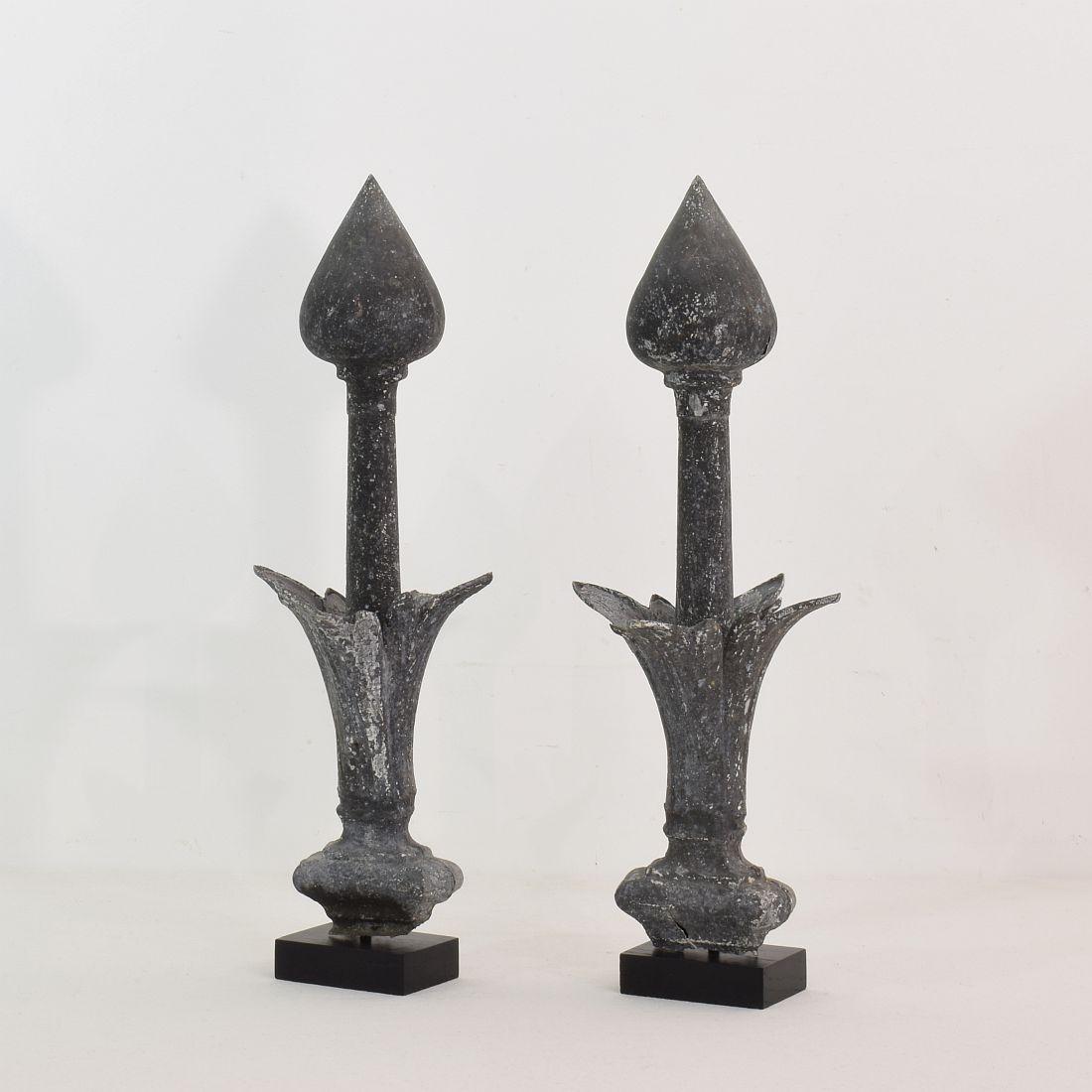 Great pair of zinc roof finials,
France, circa 1850-1900
Weathered and losses
Measurement including the wooden base.
 