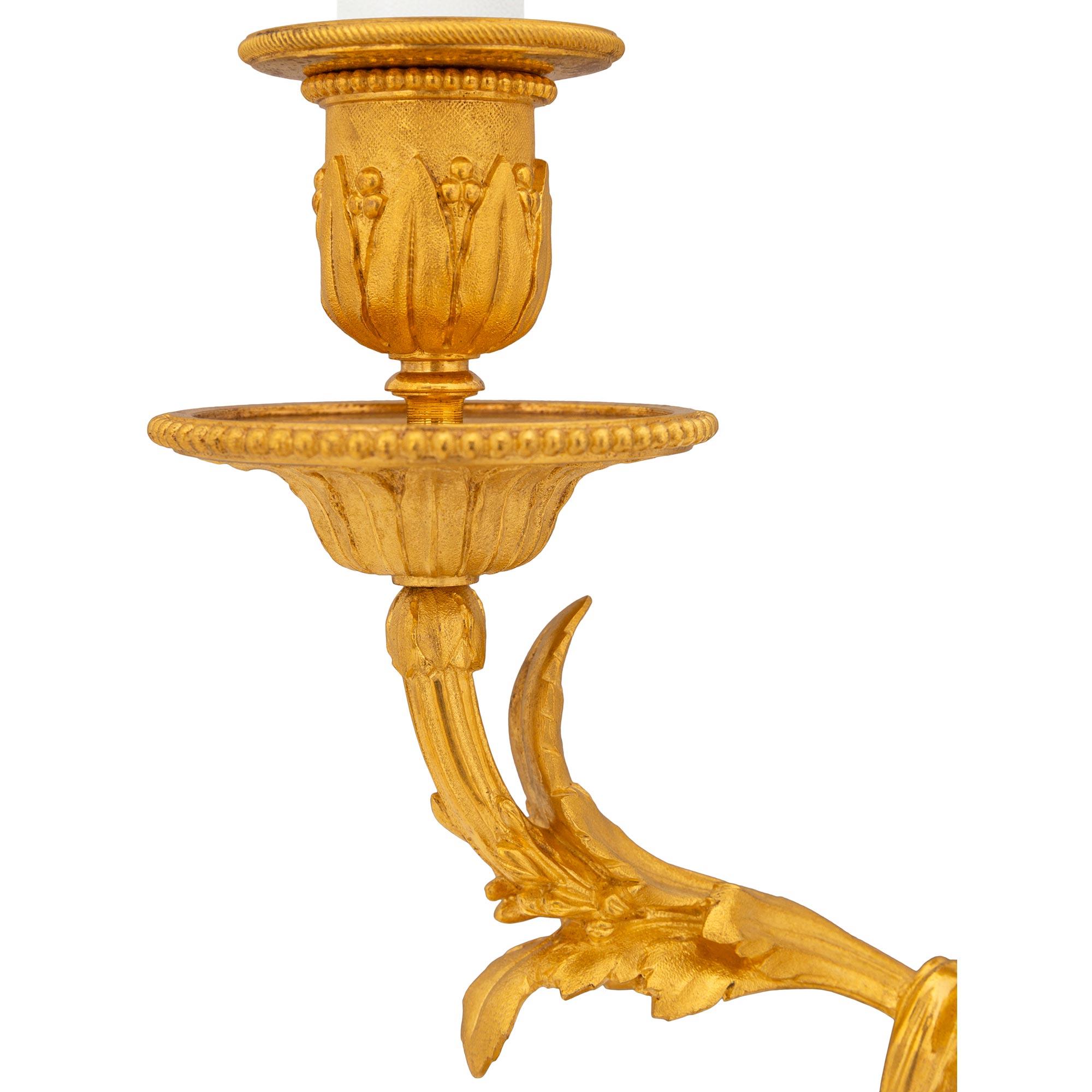 coppia di candelabri francesi del XIX secolo in marmo Bleu Turquin e Ormolu In condizioni buone in vendita a West Palm Beach, FL