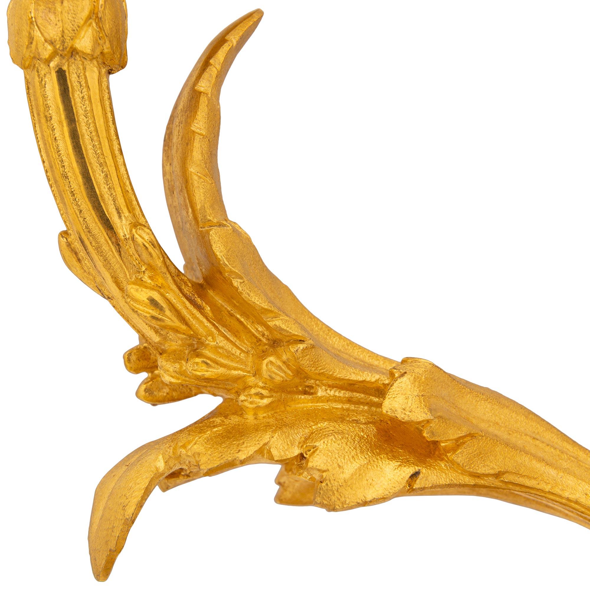 Similoro coppia di candelabri francesi del XIX secolo in marmo Bleu Turquin e Ormolu in vendita