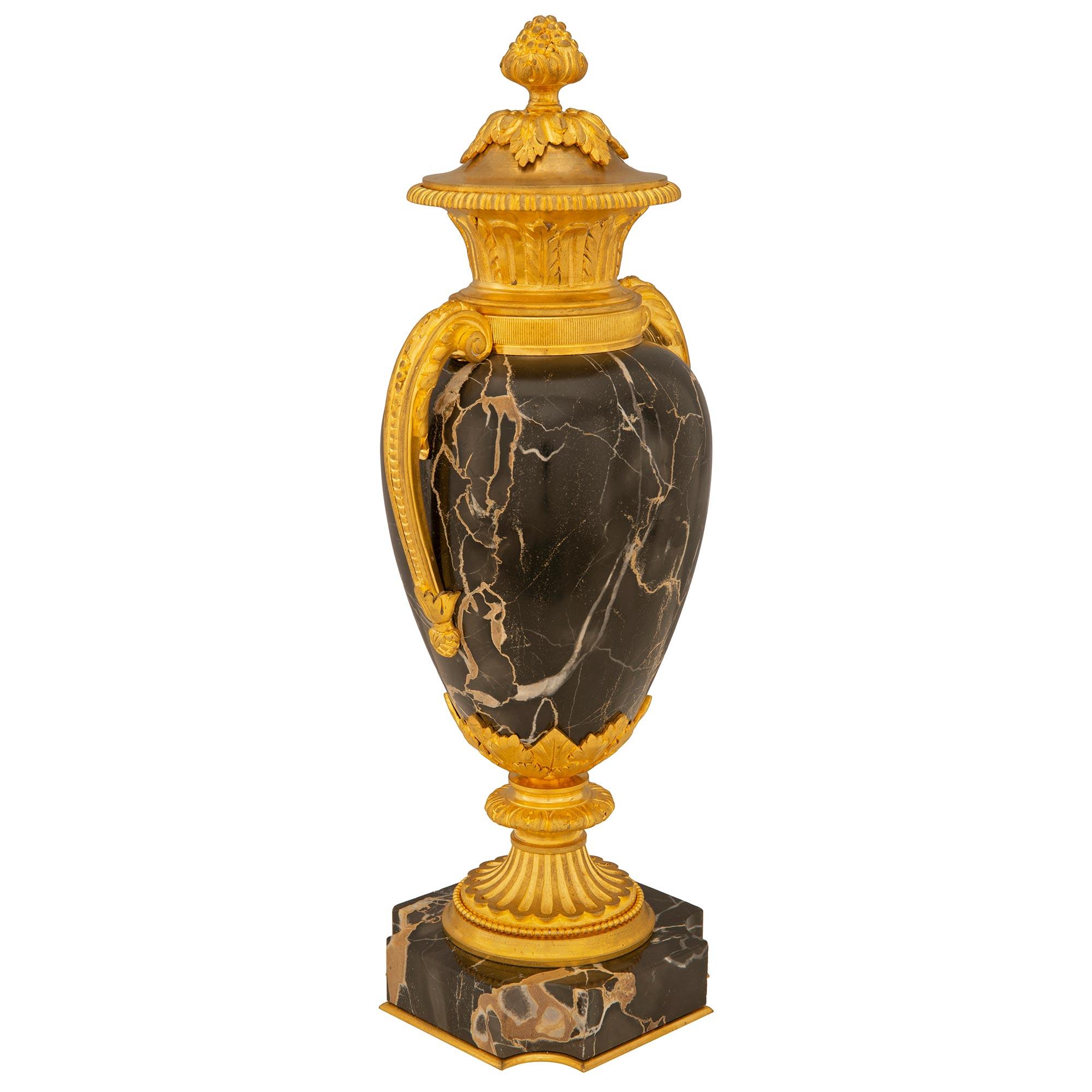 Pair of French 19th Louis XVI St. Ormolu and Portoro Marble Lidded Urns In Good Condition For Sale In West Palm Beach, FL