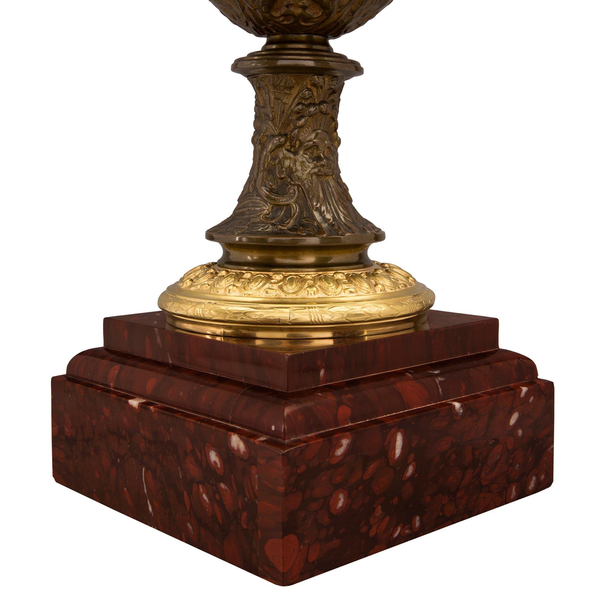 pair of French 19th Renaissance st. Ormolu, patinated Bronze and Marble ewers in vendita 5
