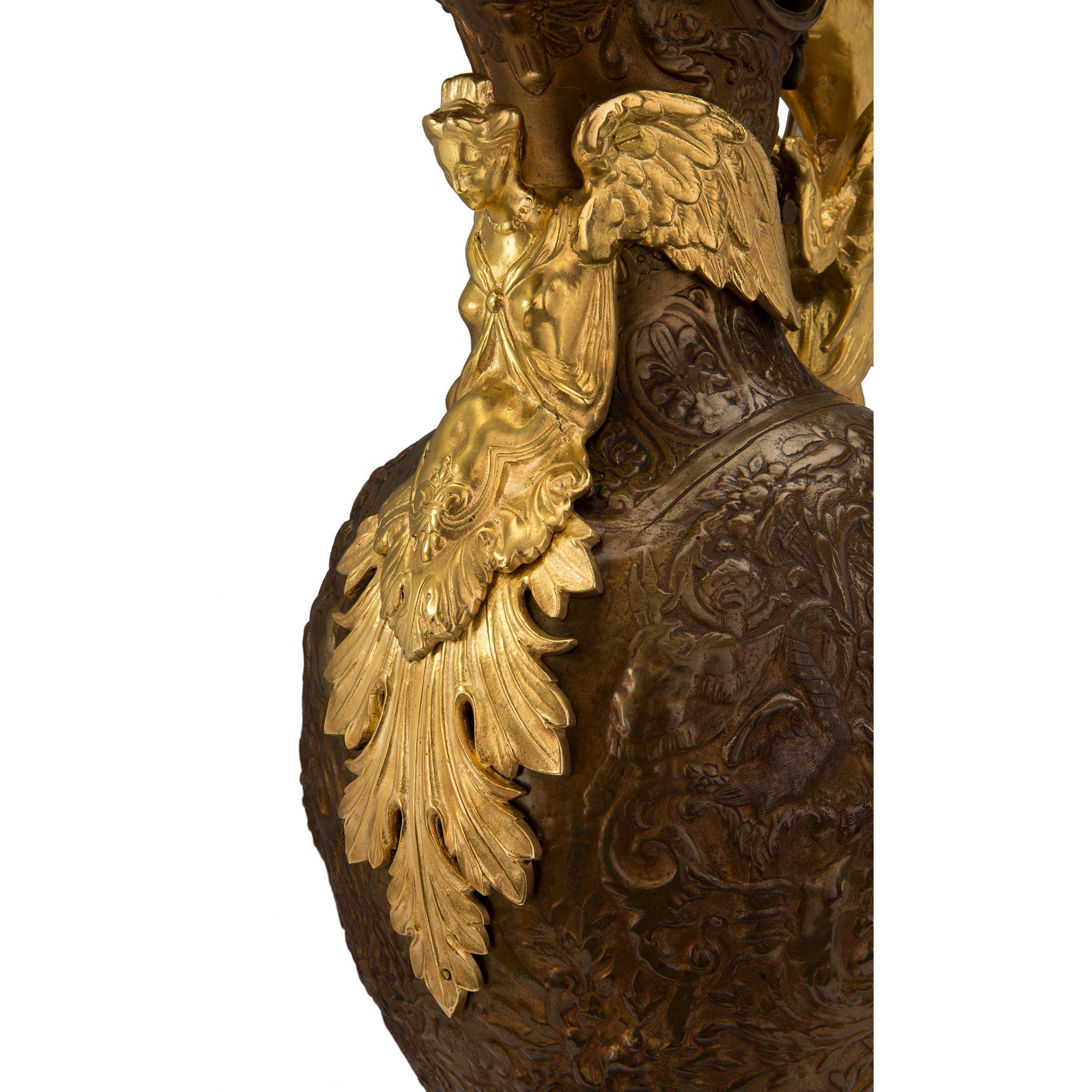 pair of French 19th Renaissance st. Ormolu, patinated Bronze and Marble ewers in vendita 2