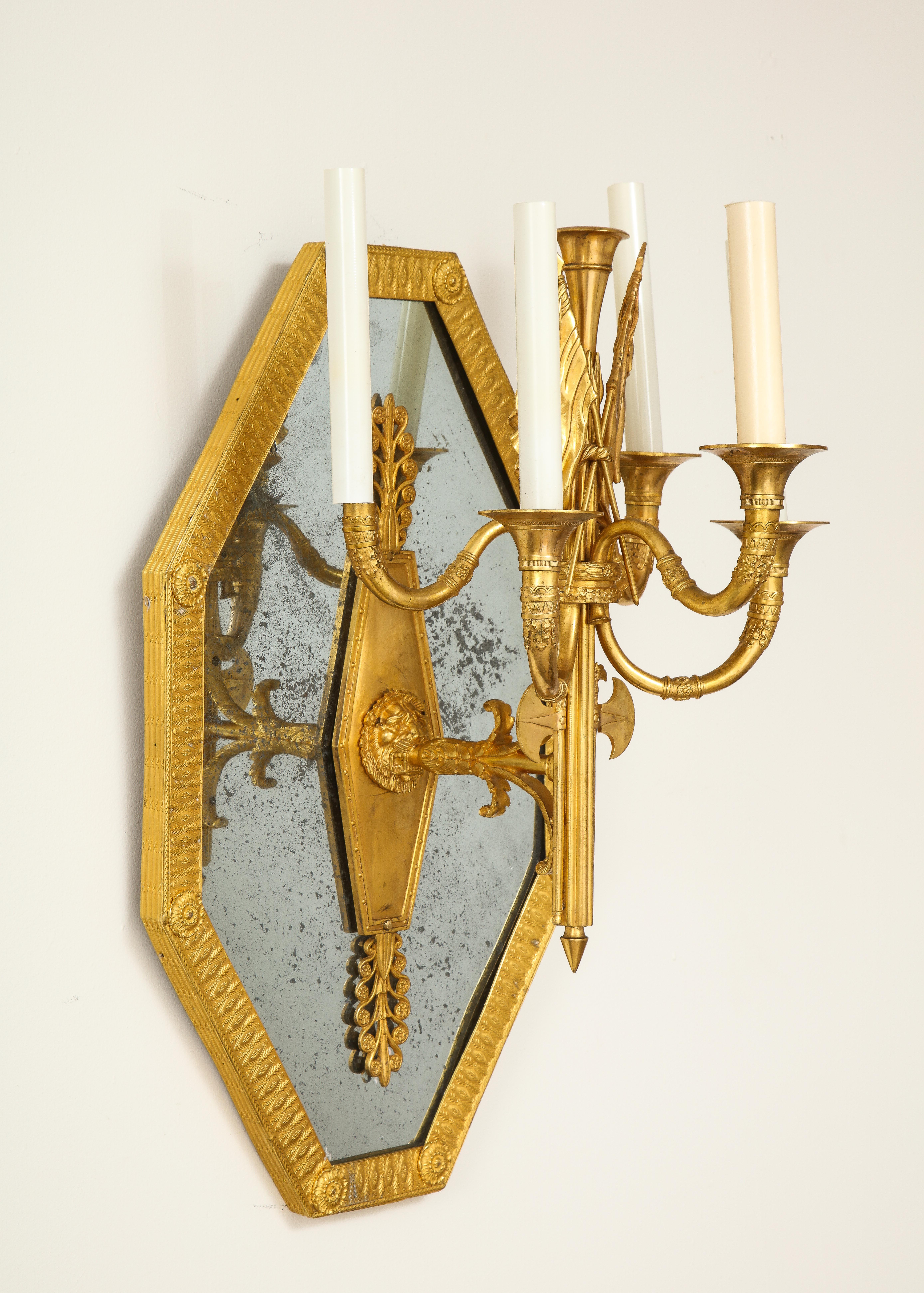 Paire d'appliques à 5 bras avec miroir en bronze doré de style Empire 1er siècle, attribuées à Thomire en vente 4