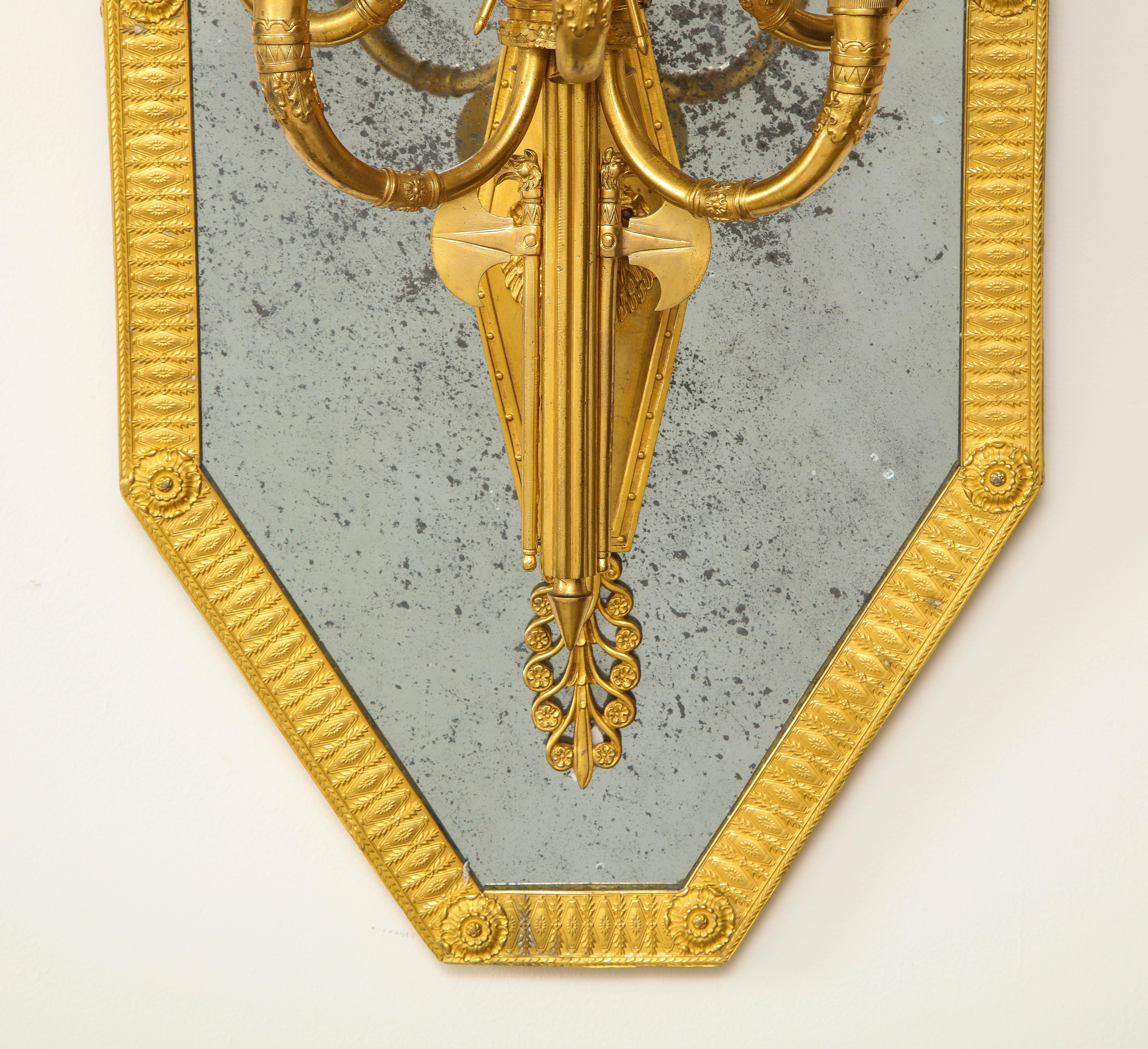 Paire d'appliques à 5 bras avec miroir en bronze doré de style Empire 1er siècle, attribuées à Thomire en vente 7