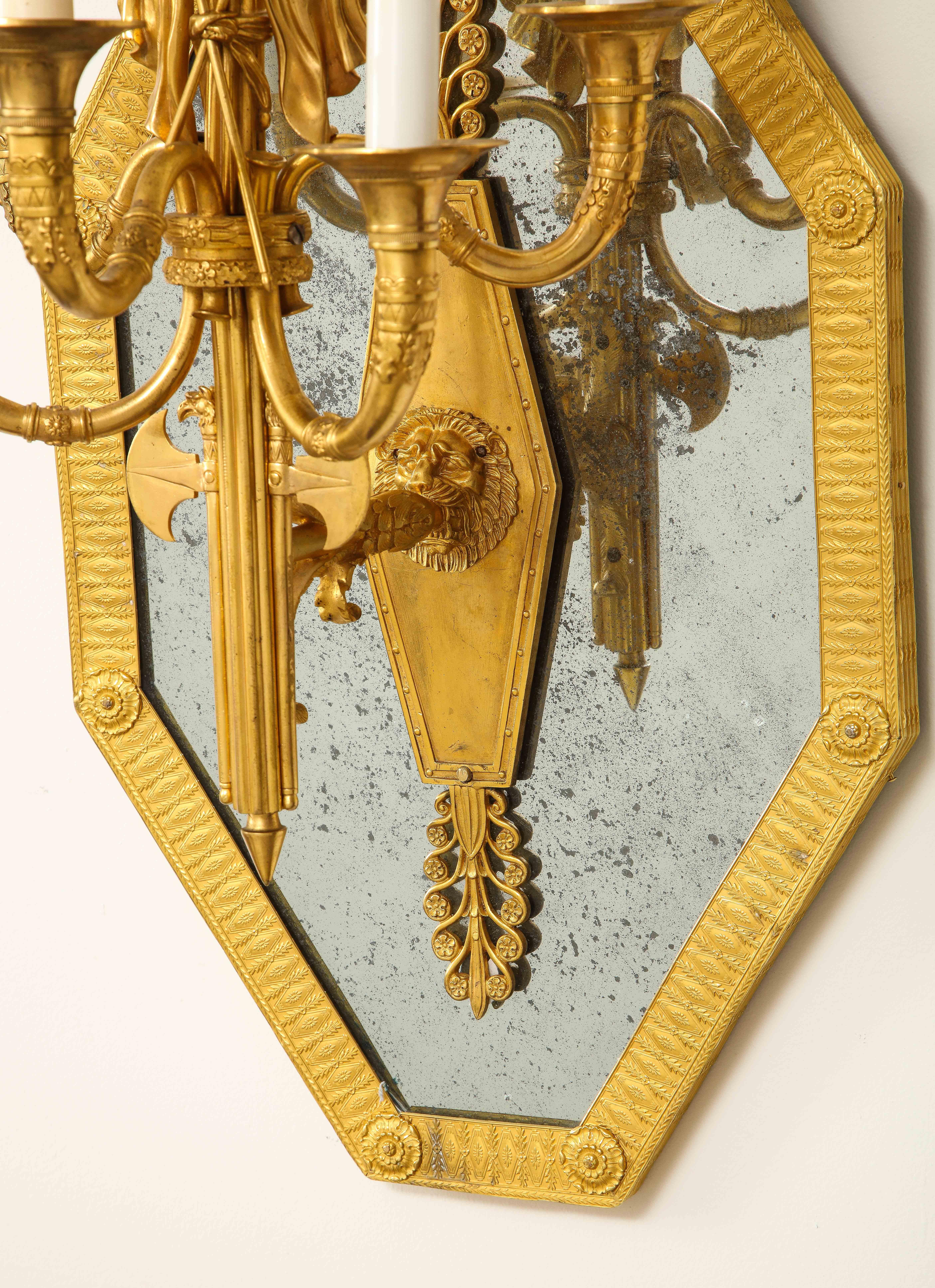Paire d'appliques à 5 bras avec miroir en bronze doré de style Empire 1er siècle, attribuées à Thomire en vente 8
