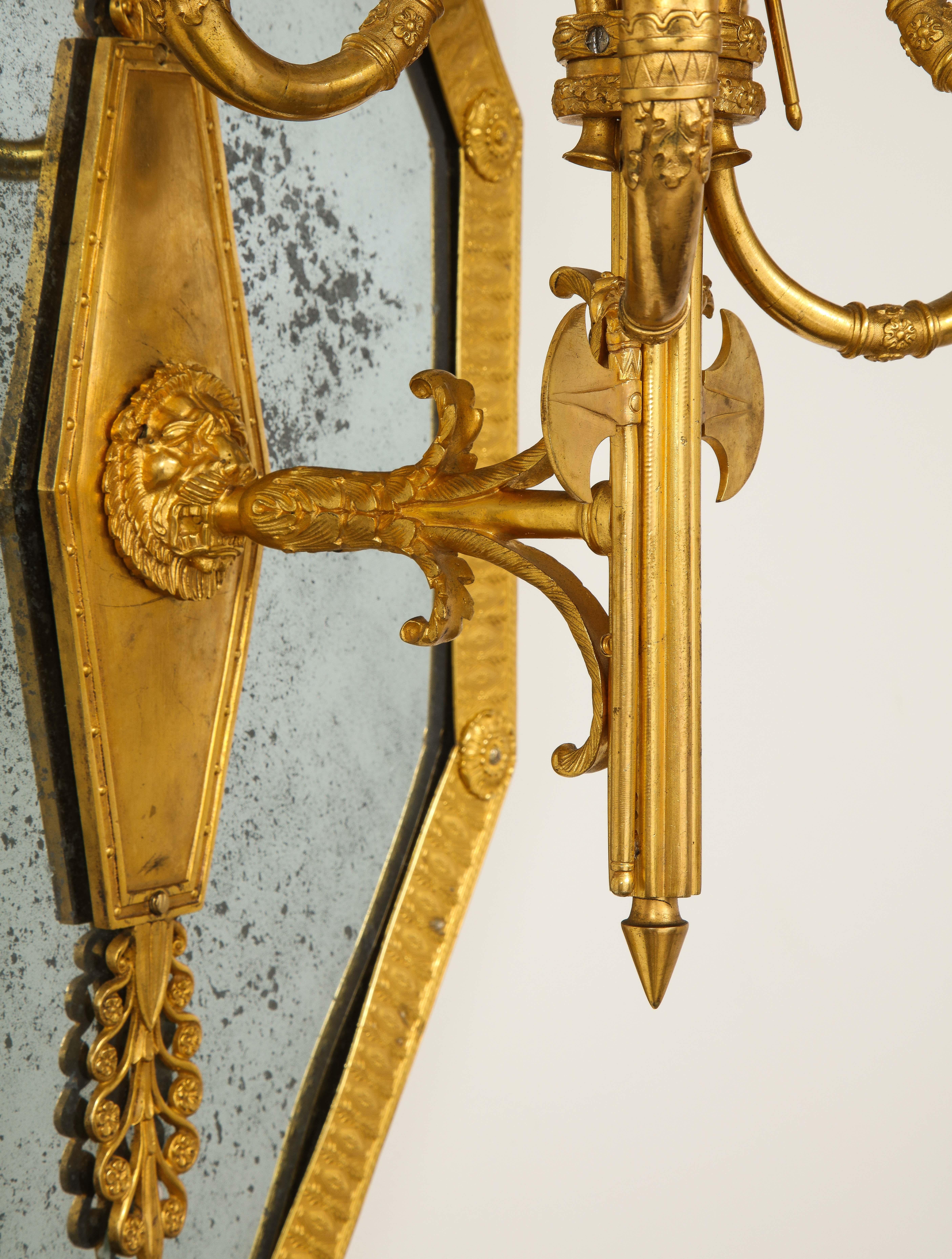 Paire d'appliques à 5 bras avec miroir en bronze doré de style Empire 1er siècle, attribuées à Thomire en vente 10