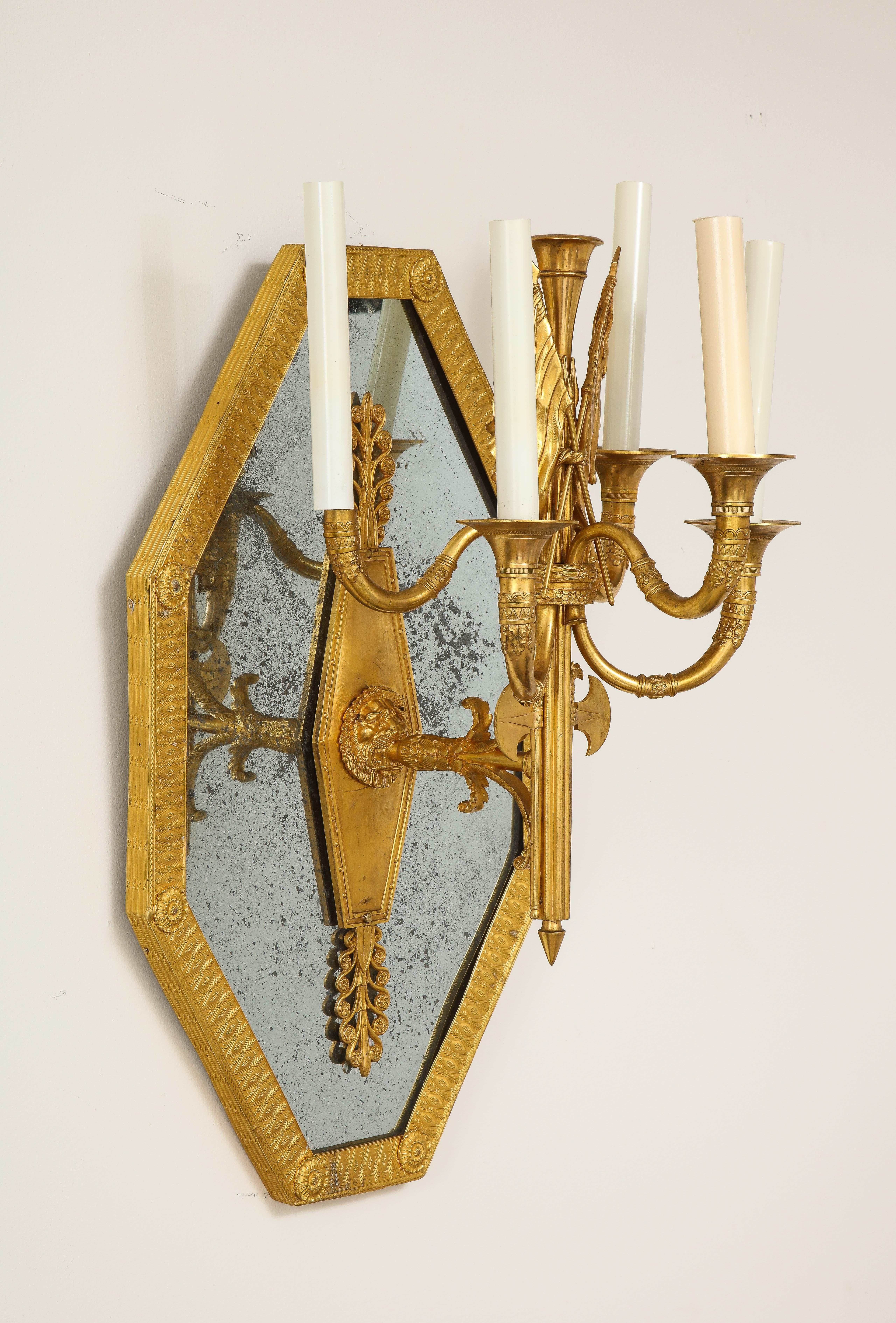 Paire d'appliques à 5 bras avec miroir en bronze doré de style Empire 1er siècle, attribuées à Thomire en vente 1