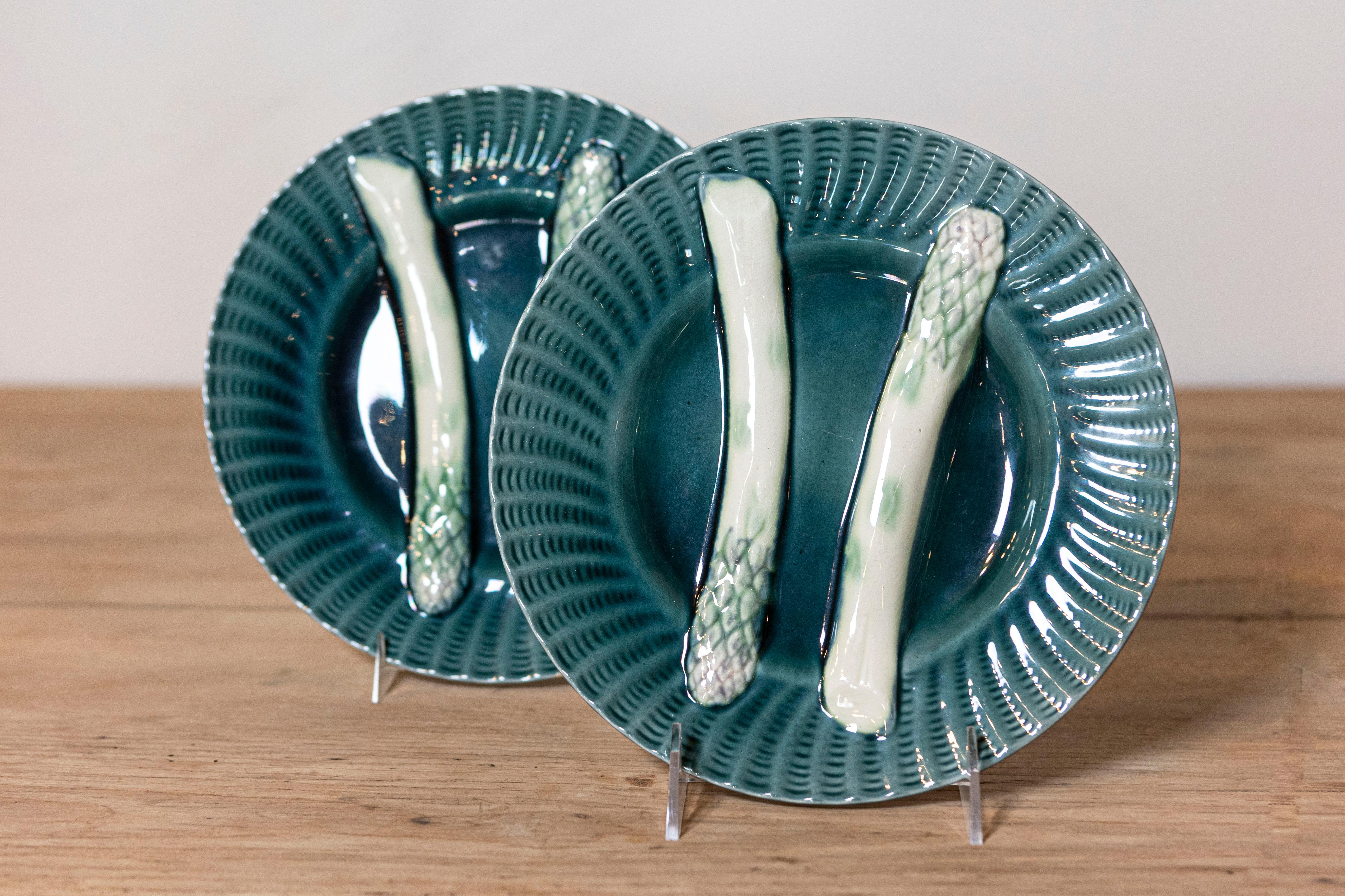 Français Paire d'assiettes à asperges françaises du 20ème siècle, de couleur turquoise et d'accents ondulés en vente