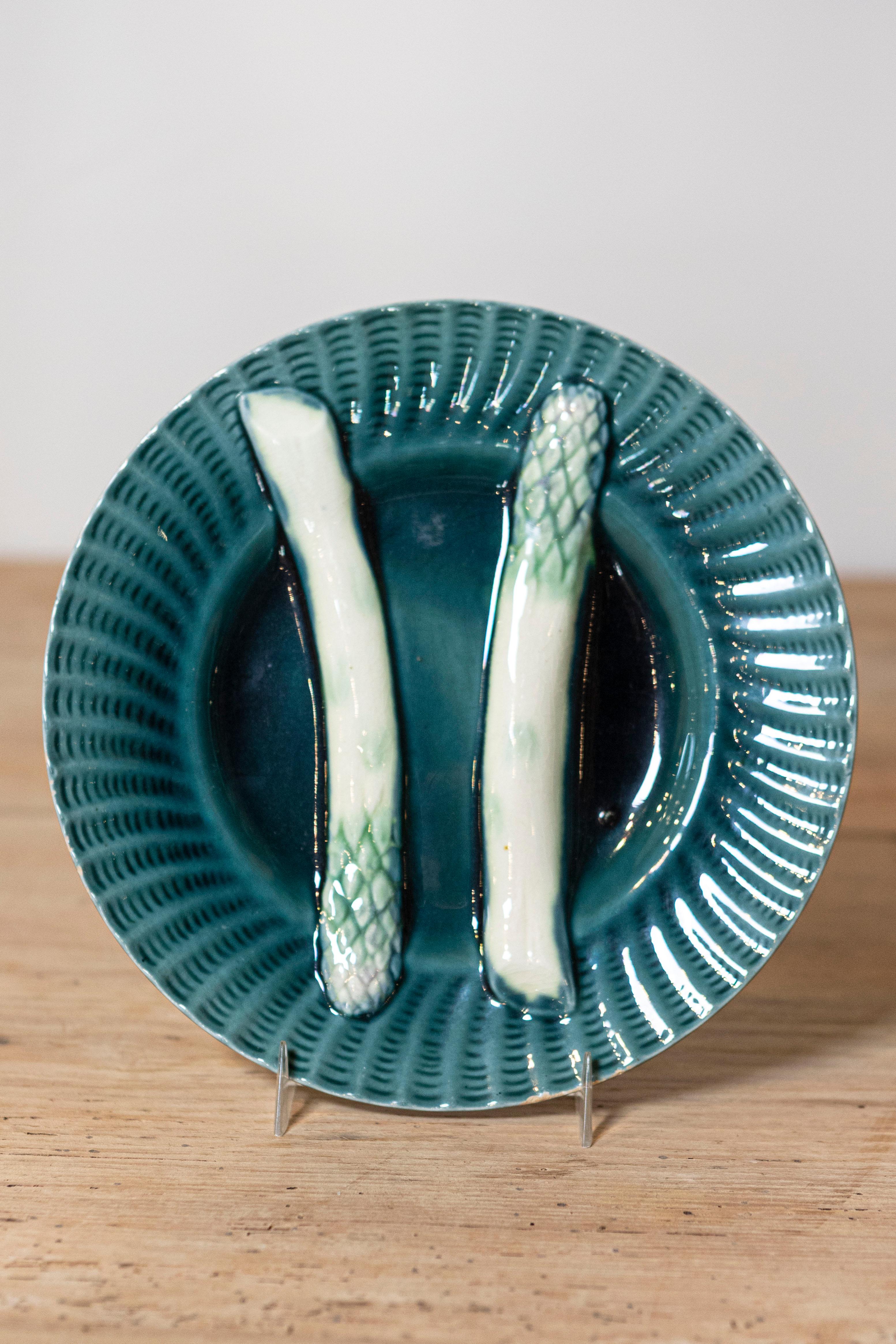20ième siècle Paire d'assiettes à asperges françaises du 20ème siècle, de couleur turquoise et d'accents ondulés en vente