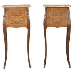 Pareja de mesillas de noche francesas del siglo XX