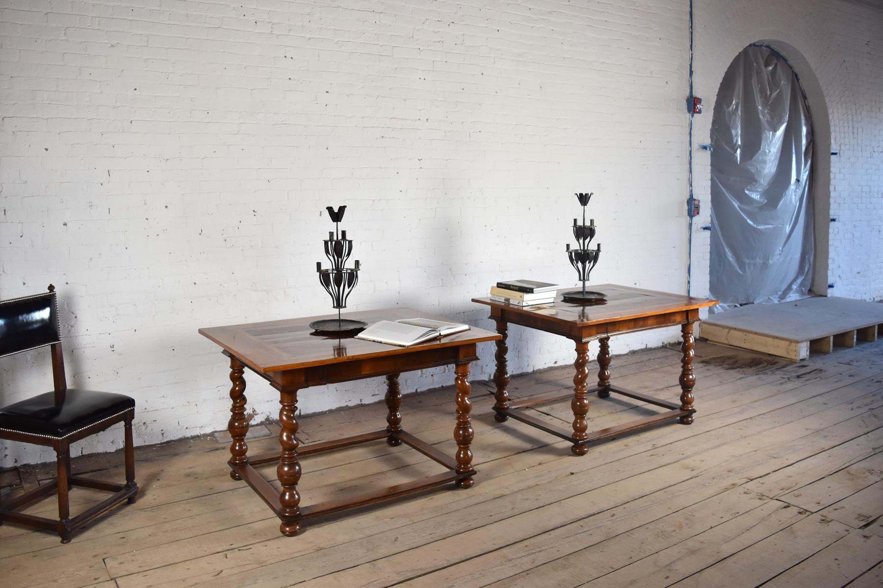Baroque Paire de tables centrales / d'appoint françaises (Alsace) du XVIIIe siècle en placage Trompe l'Oeil en vente