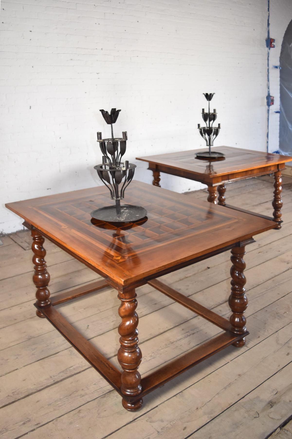 Incrusté Paire de tables centrales / d'appoint françaises (Alsace) du XVIIIe siècle en placage Trompe l'Oeil en vente