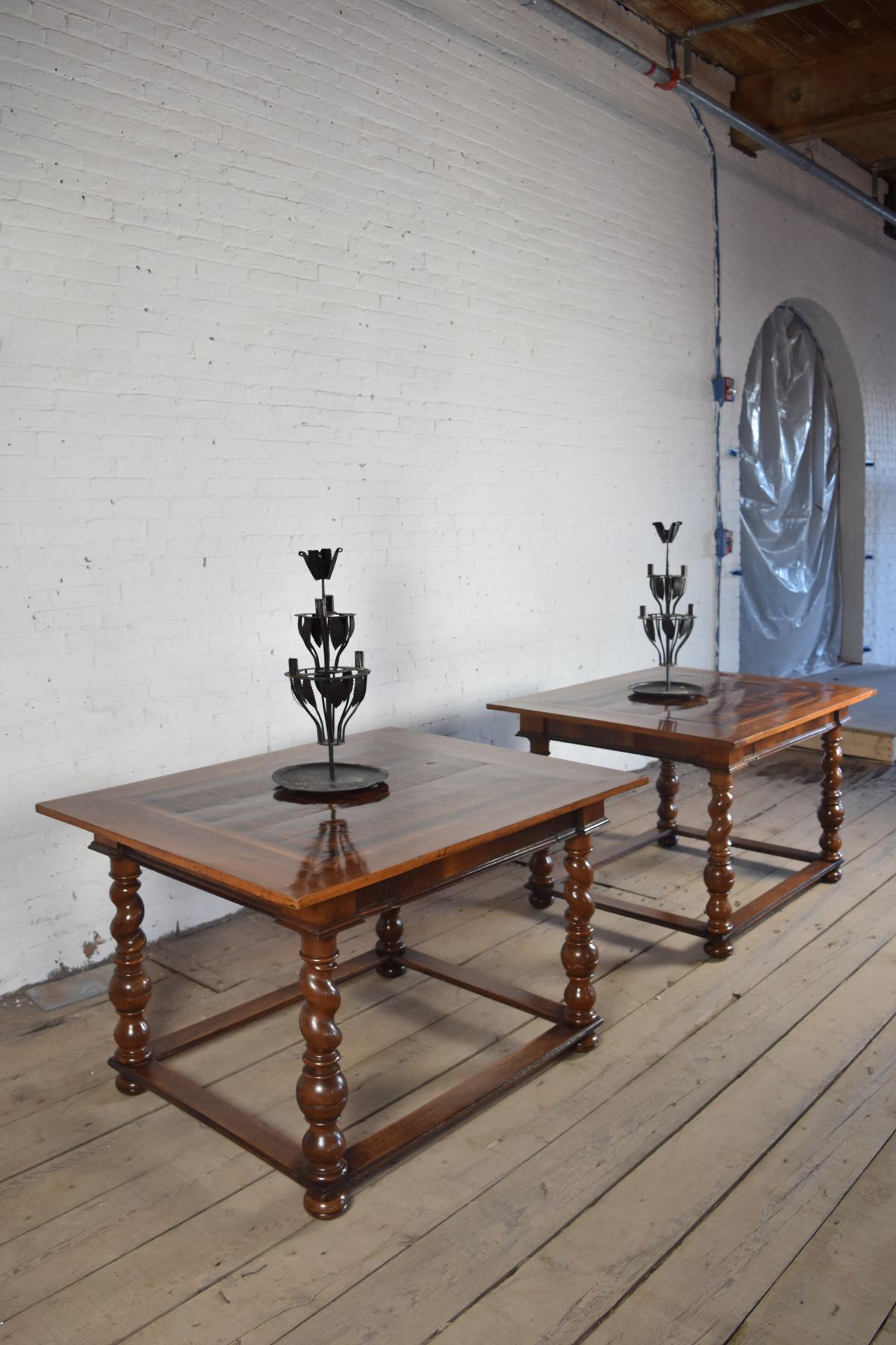 Paire de tables centrales / d'appoint françaises (Alsace) du XVIIIe siècle en placage Trompe l'Oeil Bon état - En vente à Troy, NY
