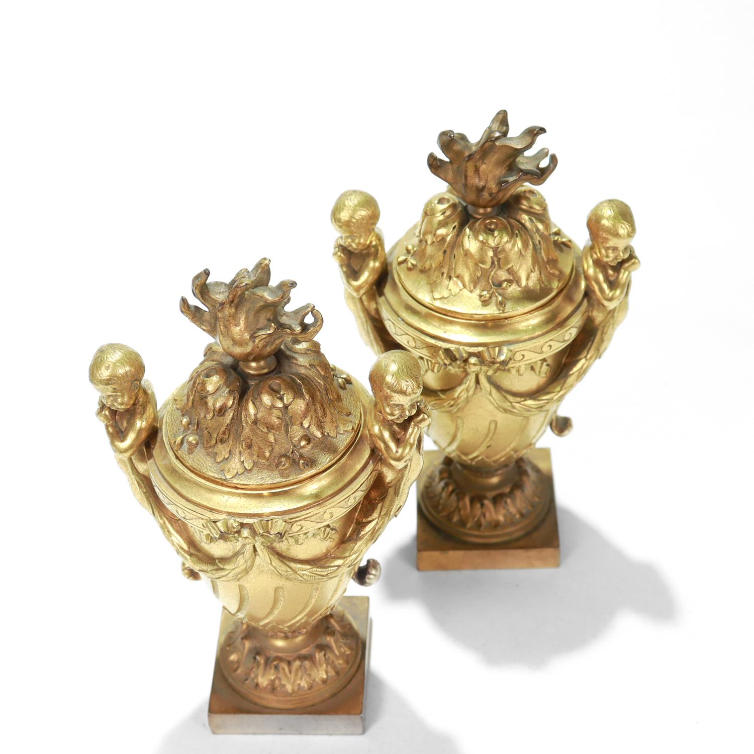 Coppia di cassolette dorate in bronzo dorato di dimensioni da armadio francesi in vendita 2