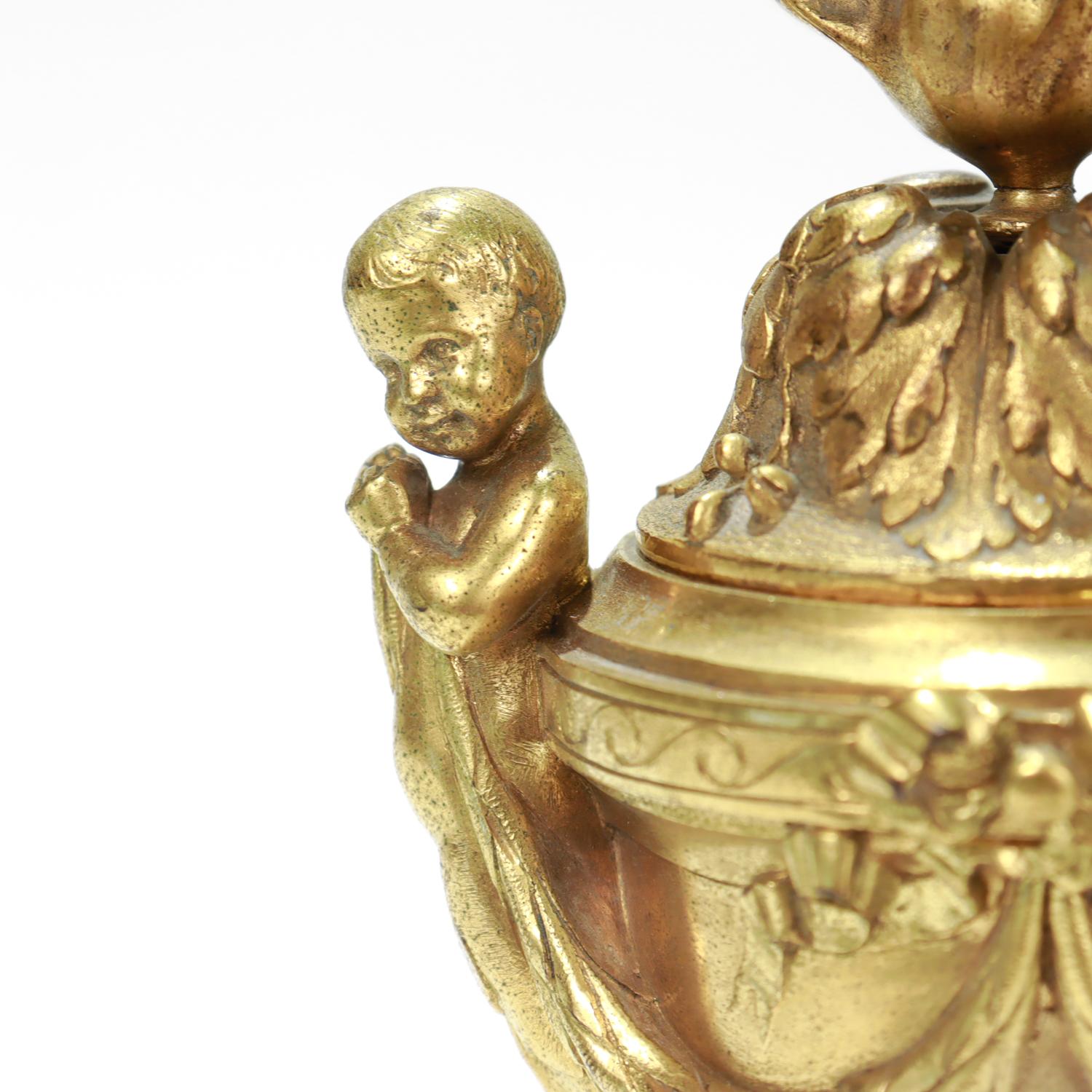 Dorato Coppia di cassolette dorate in bronzo dorato di dimensioni da armadio francesi in vendita