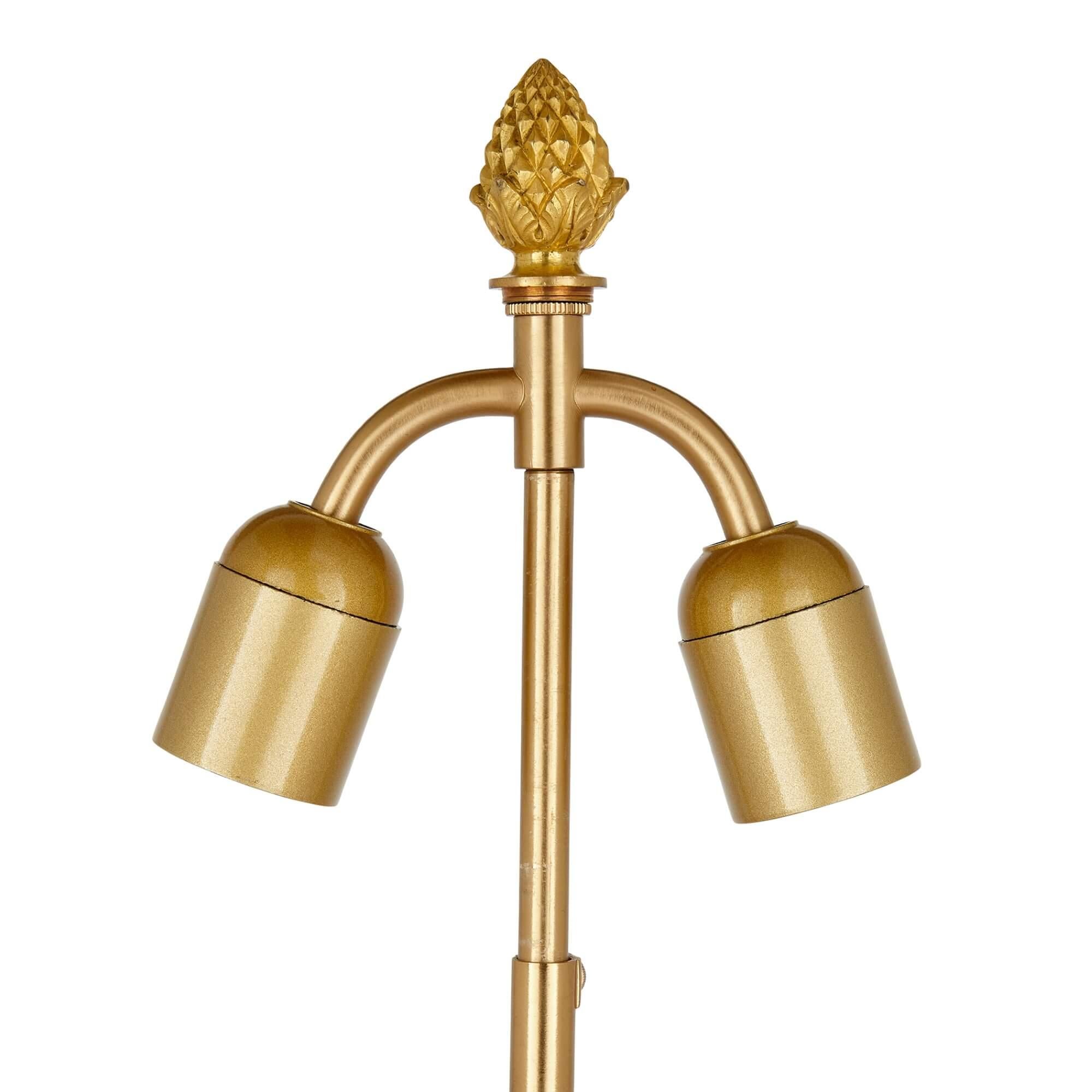 XIXe siècle Paire de lampes françaises anciennes en bronze doré et porphyre  en vente