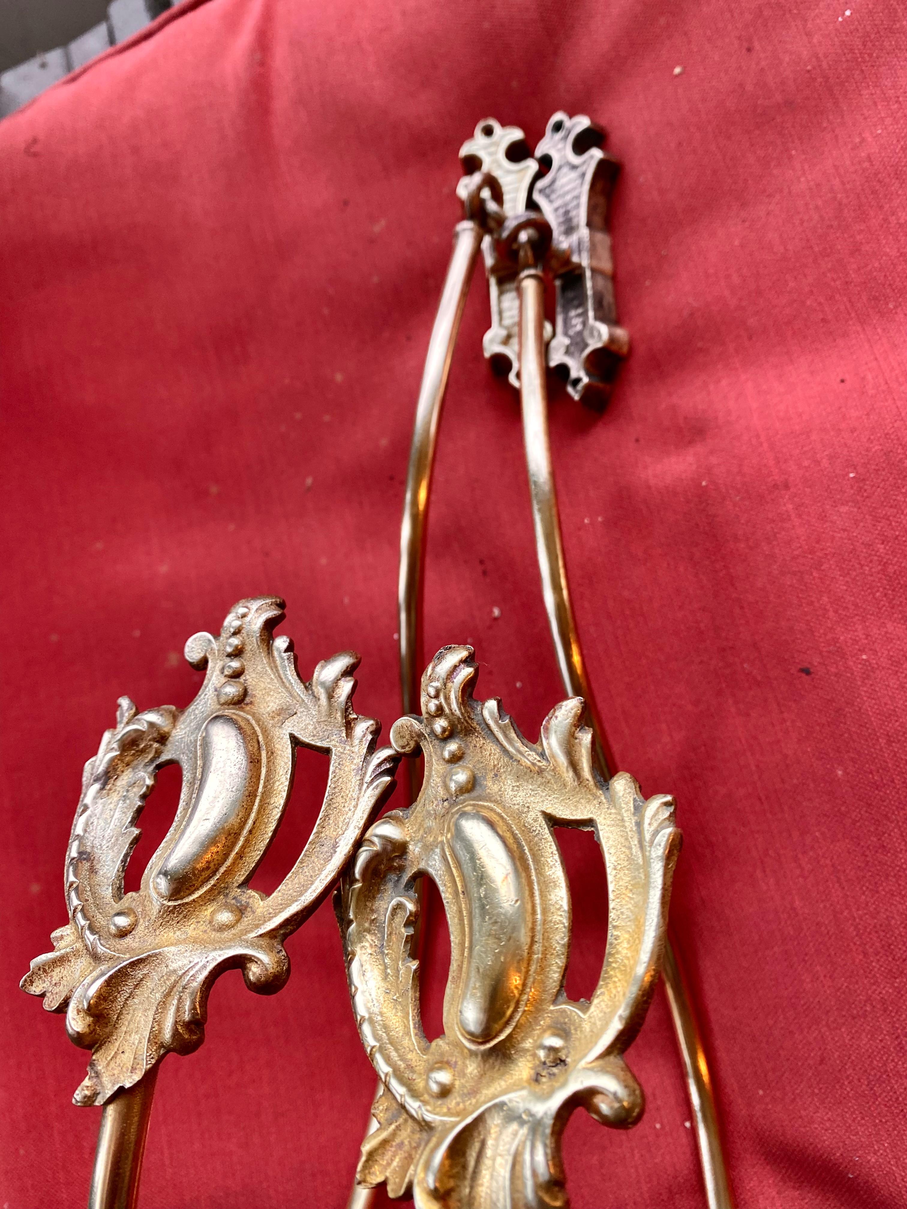 Pair of French Antique Gilt Bronze Curtain
Tie- Backs. With Maker's Mark.
Pair of sculpted gilt bronze curtain hooks / tie-backs, decorated with acanthus leaves, floral details, and volutes. 19th century.
On the verso is the Maker's Mark stamped