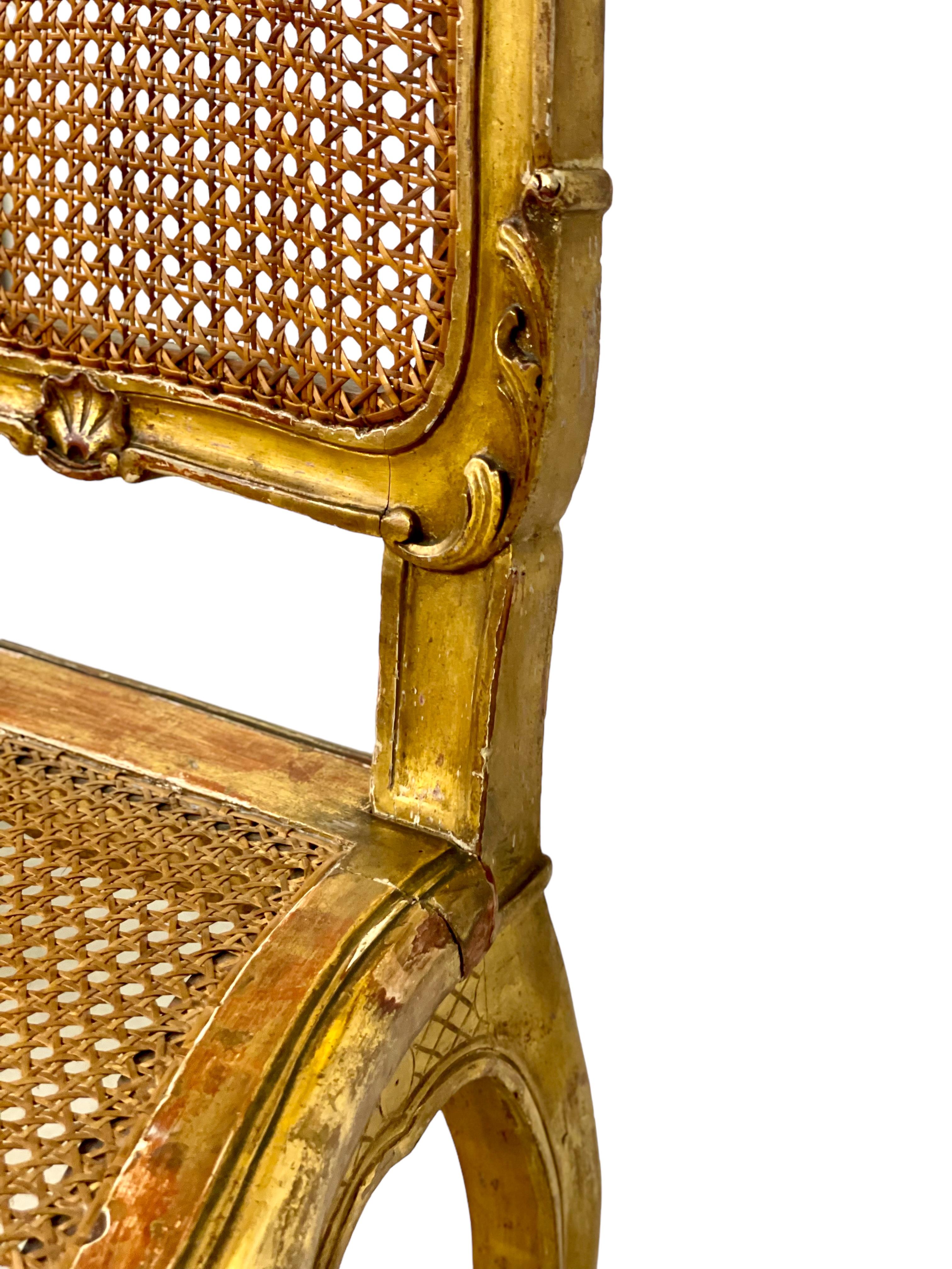 Paar antike französische Stühle aus Giltwood mit Caned Side Chairs im Angebot 6
