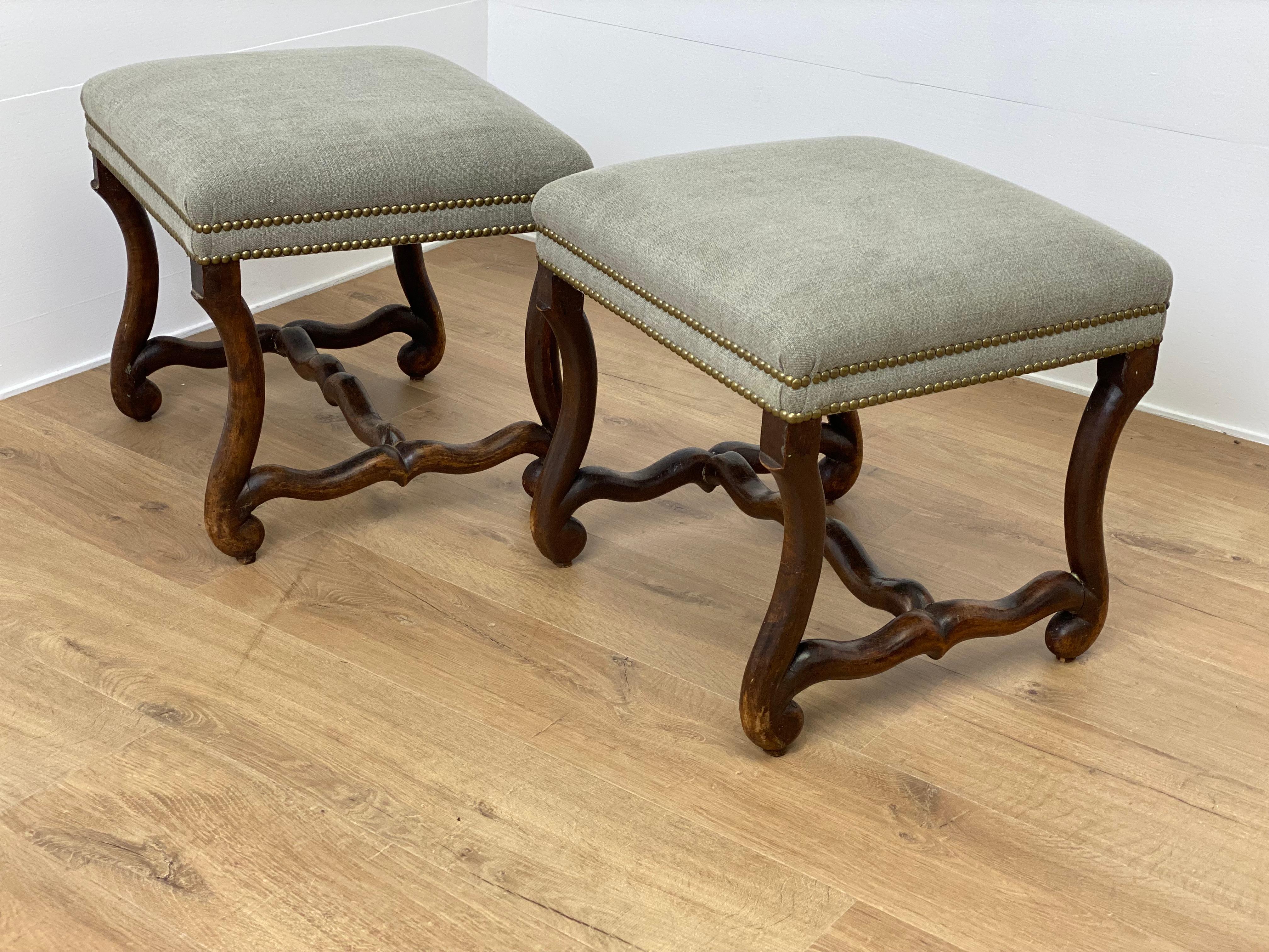 Pair Of French Antique Louis XIII Footstools In Excellent Condition For Sale In Schellebelle, BE