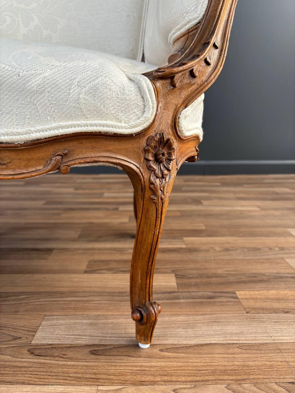 Paire de fauteuils français anciens de style Louis XV en vente 4