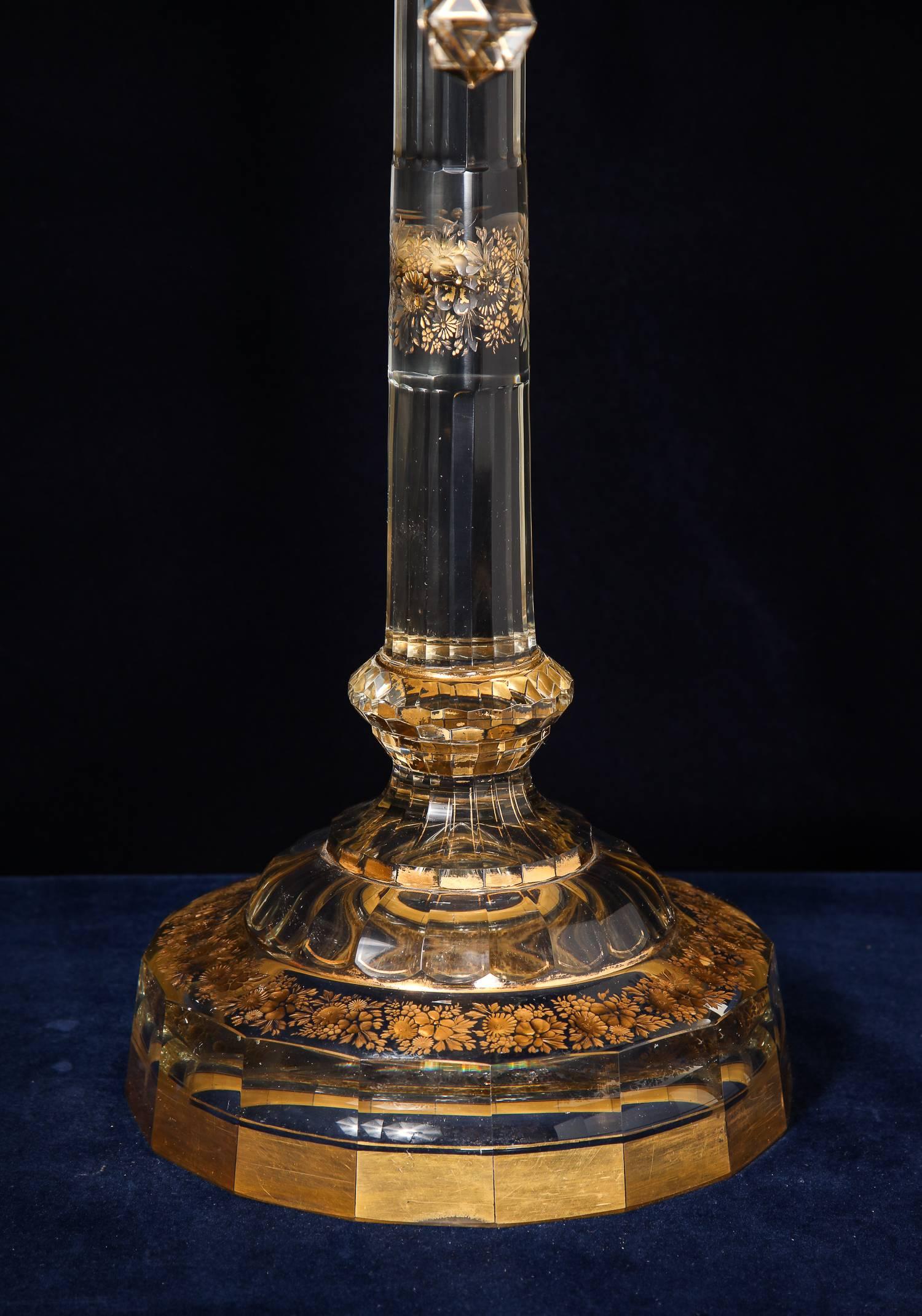 Pareja de Candelabros Franceses Antiguos de Cristal Estilo Luis XVI Atribuidos a Baccarat en venta 1