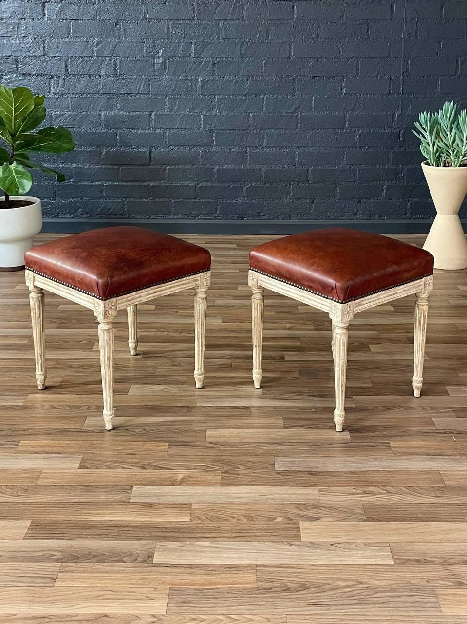 Condizioni: Rivestito di recente  


Materiali: Pelle italiana, Wood invecchiato