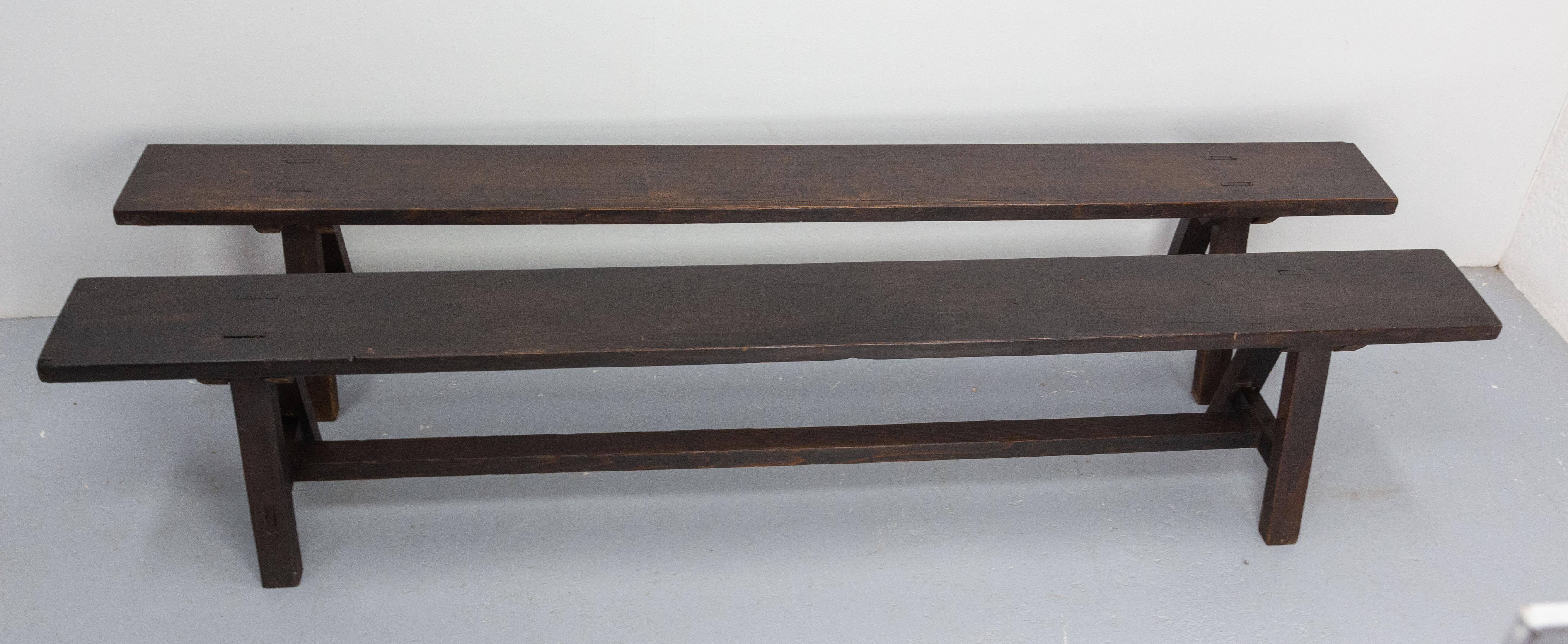 Français Paire de bancs de ferme en pin massif de style français ancien, vers 1930 en vente