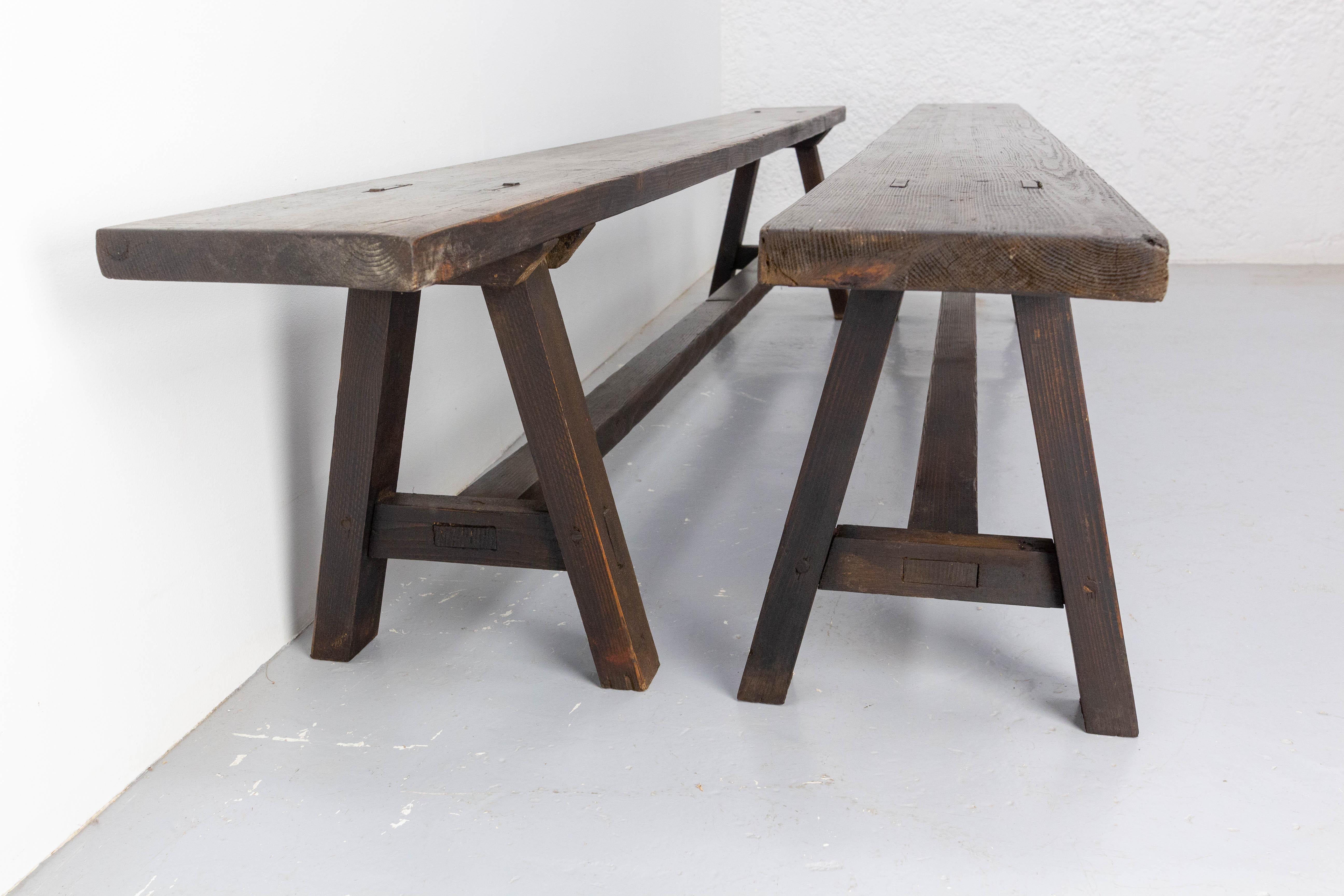 20ième siècle Paire de bancs de ferme en pin massif de style français ancien, vers 1930 en vente