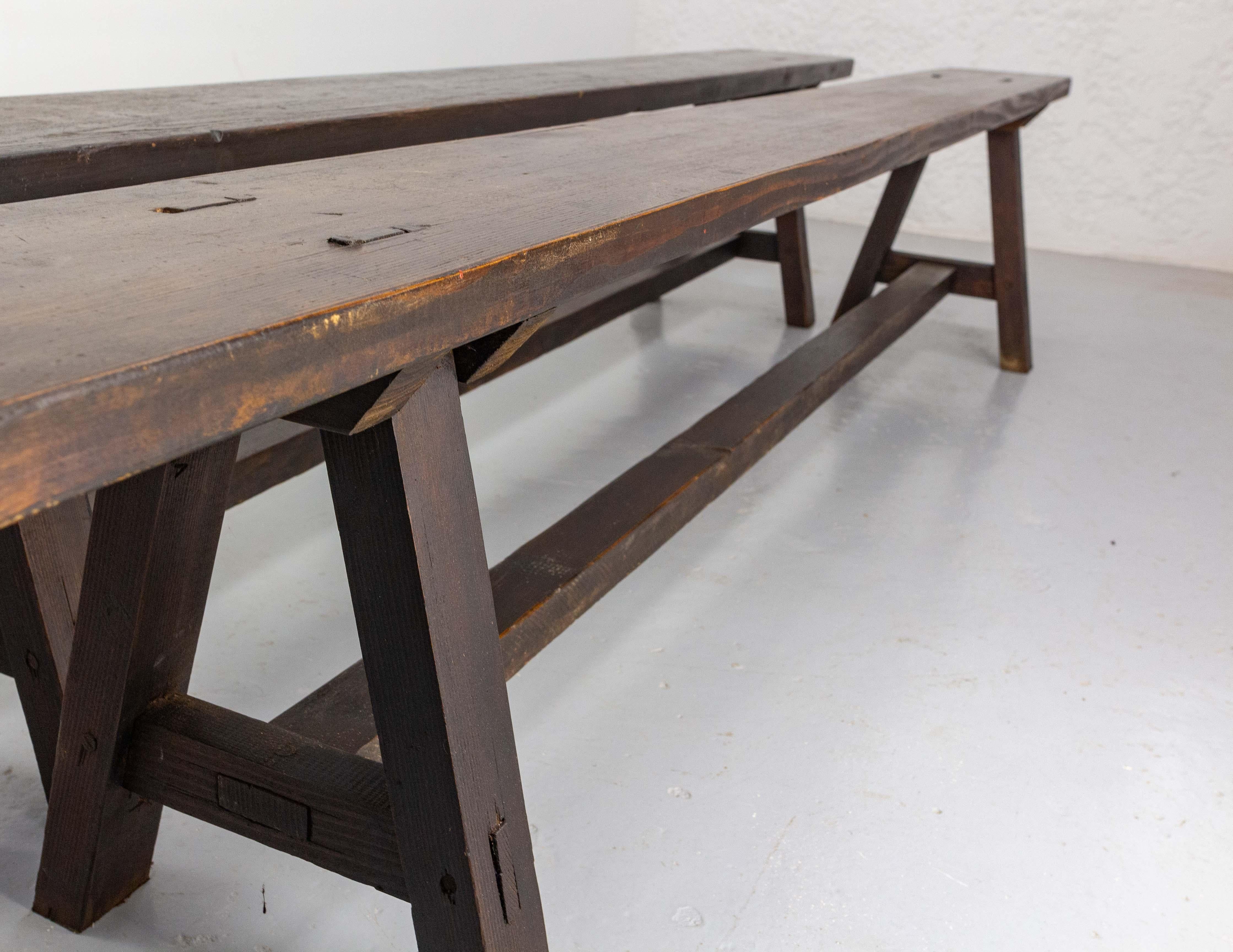 Paire de bancs de ferme en pin massif de style français ancien, vers 1930 en vente 2