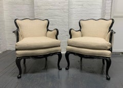 Pareja de sillones de salón de estilo antiguo francés en lino