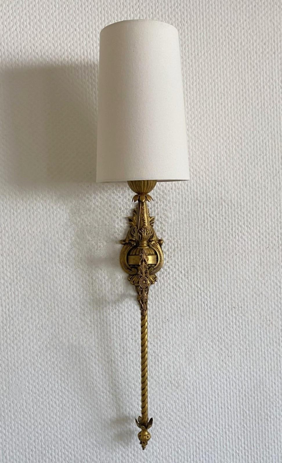 Pair of French Tall Art Deco Bronze Torchiere Wall Sconces, 1930s In Good Condition For Sale In Frankfurt am Main, DE