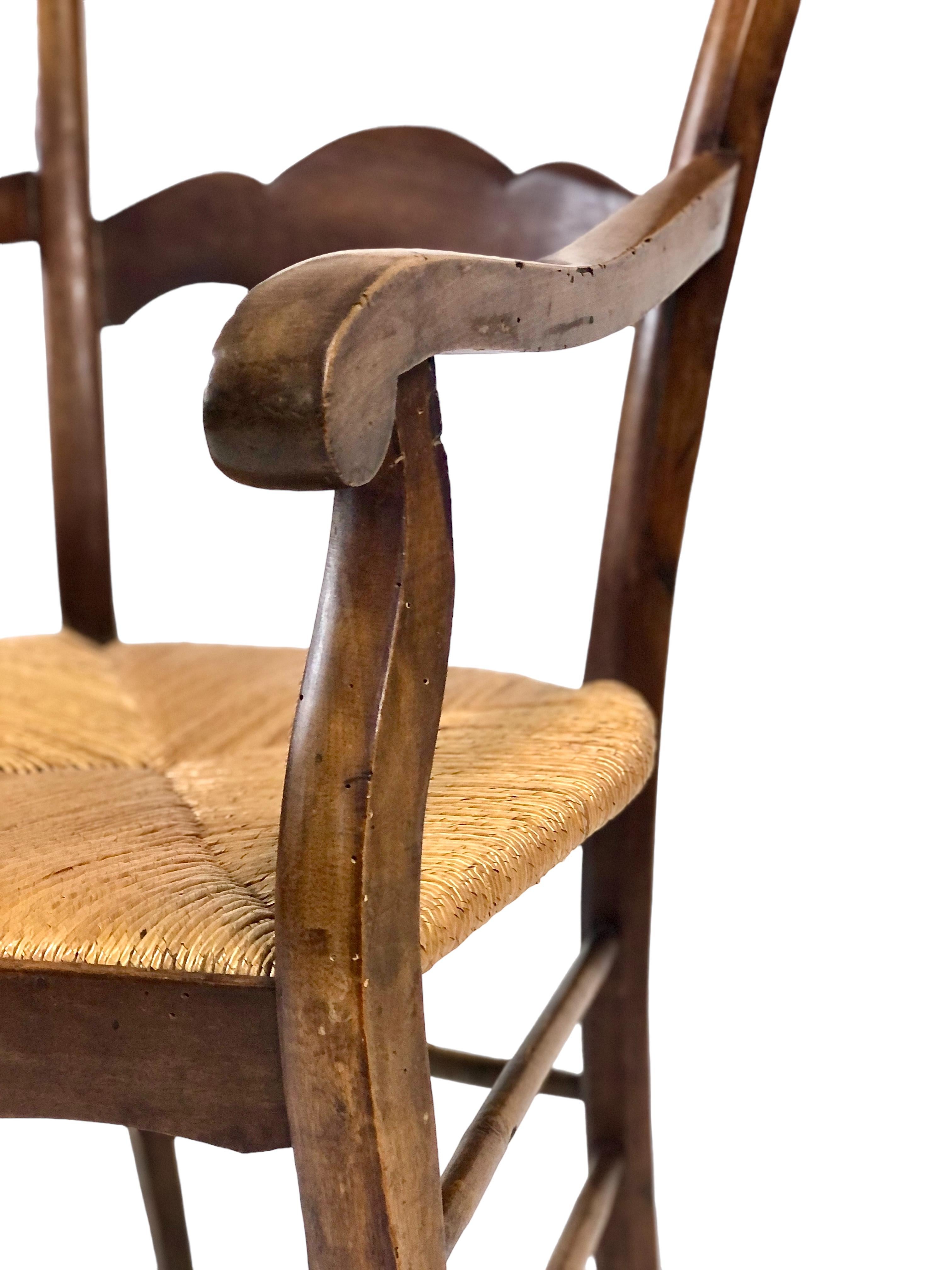 19th Century Pair of French Walnut Armchairs For Sale 1