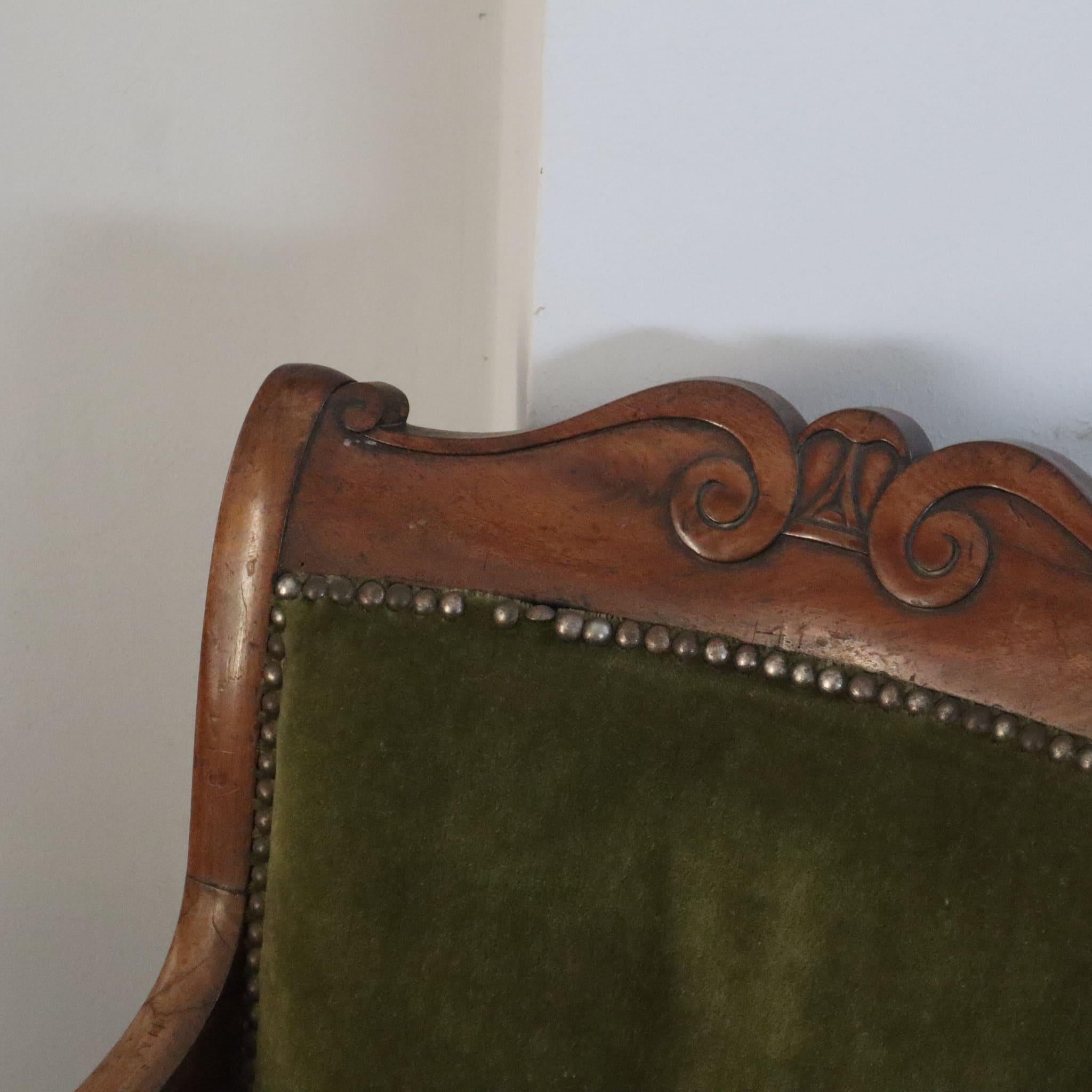 Luigi Filippo Coppia di poltrone di antiquariato francese in noce e tessuto verde XIX secolo in vendita