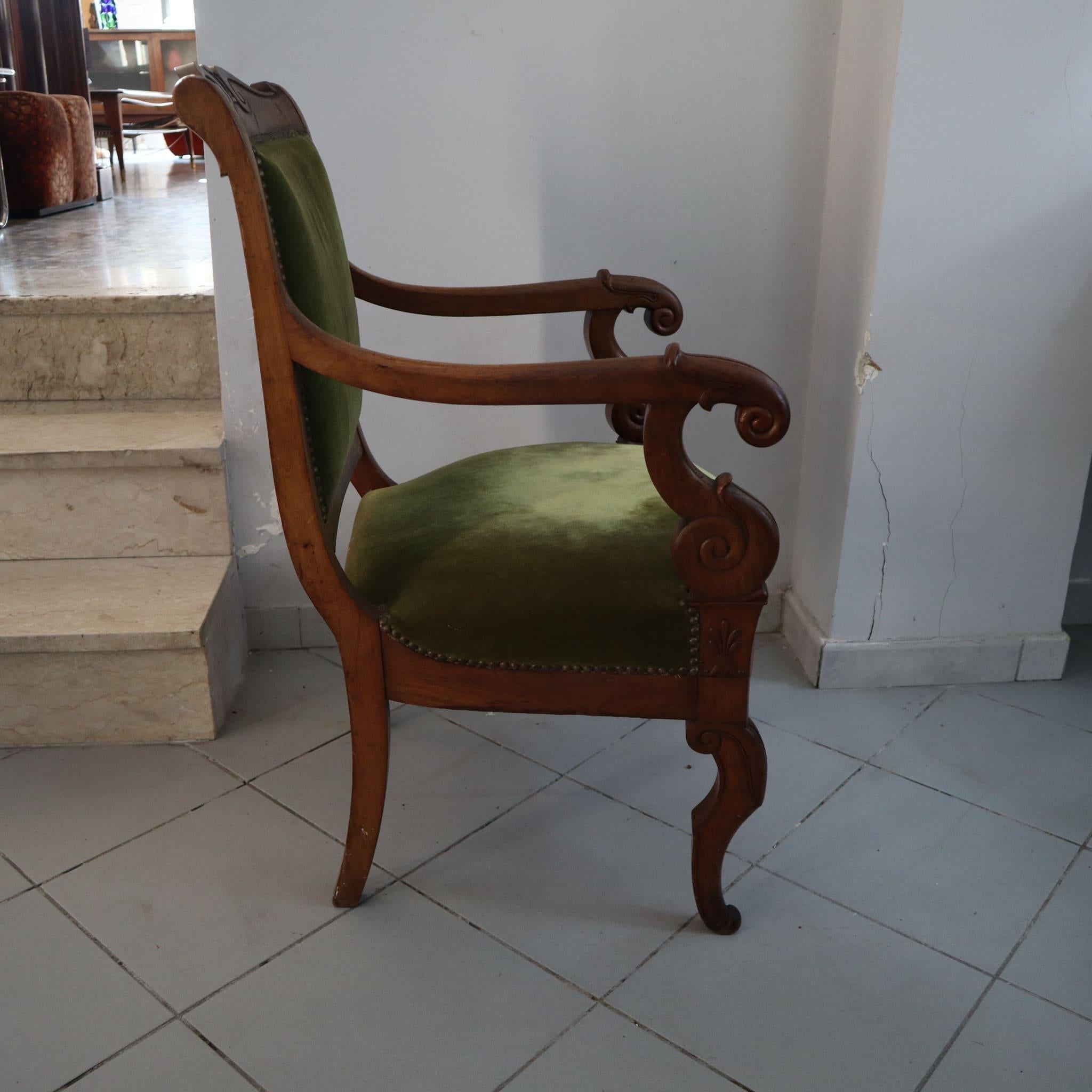 Tessuto Coppia di poltrone di antiquariato francese in noce e tessuto verde XIX secolo in vendita