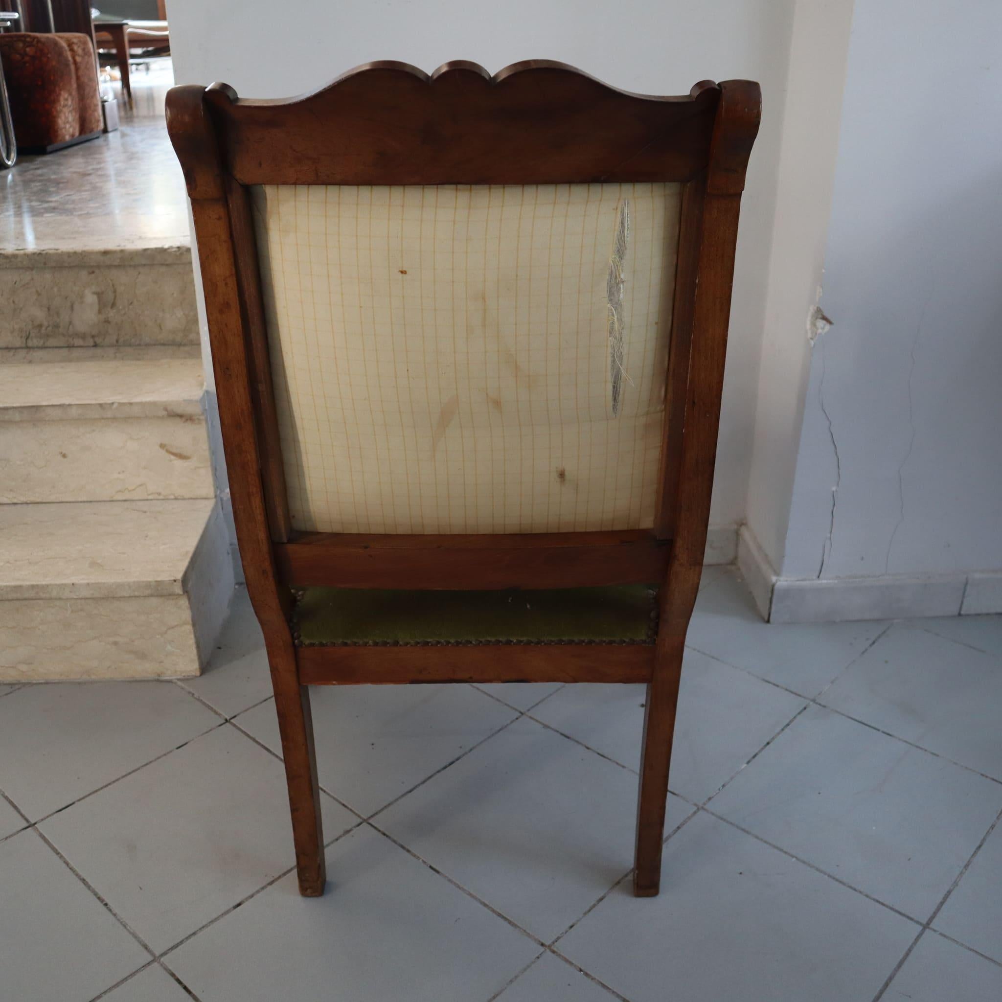 Coppia di poltrone di antiquariato francese in noce e tessuto verde XIX secolo in vendita 1