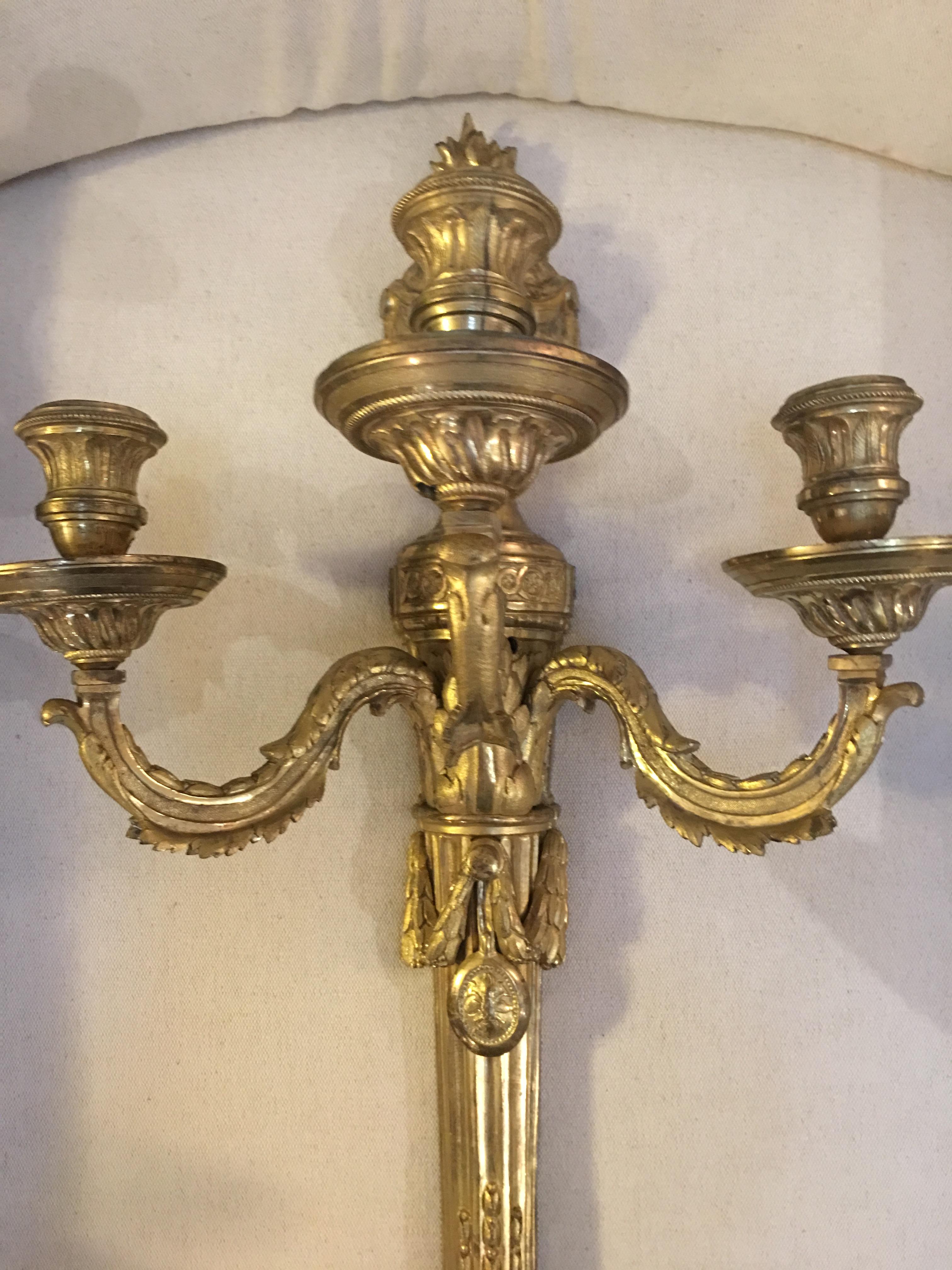 Paar französische Appliken in Ormolu Louis XVI,
18. Jahrhundert.
 
 
   