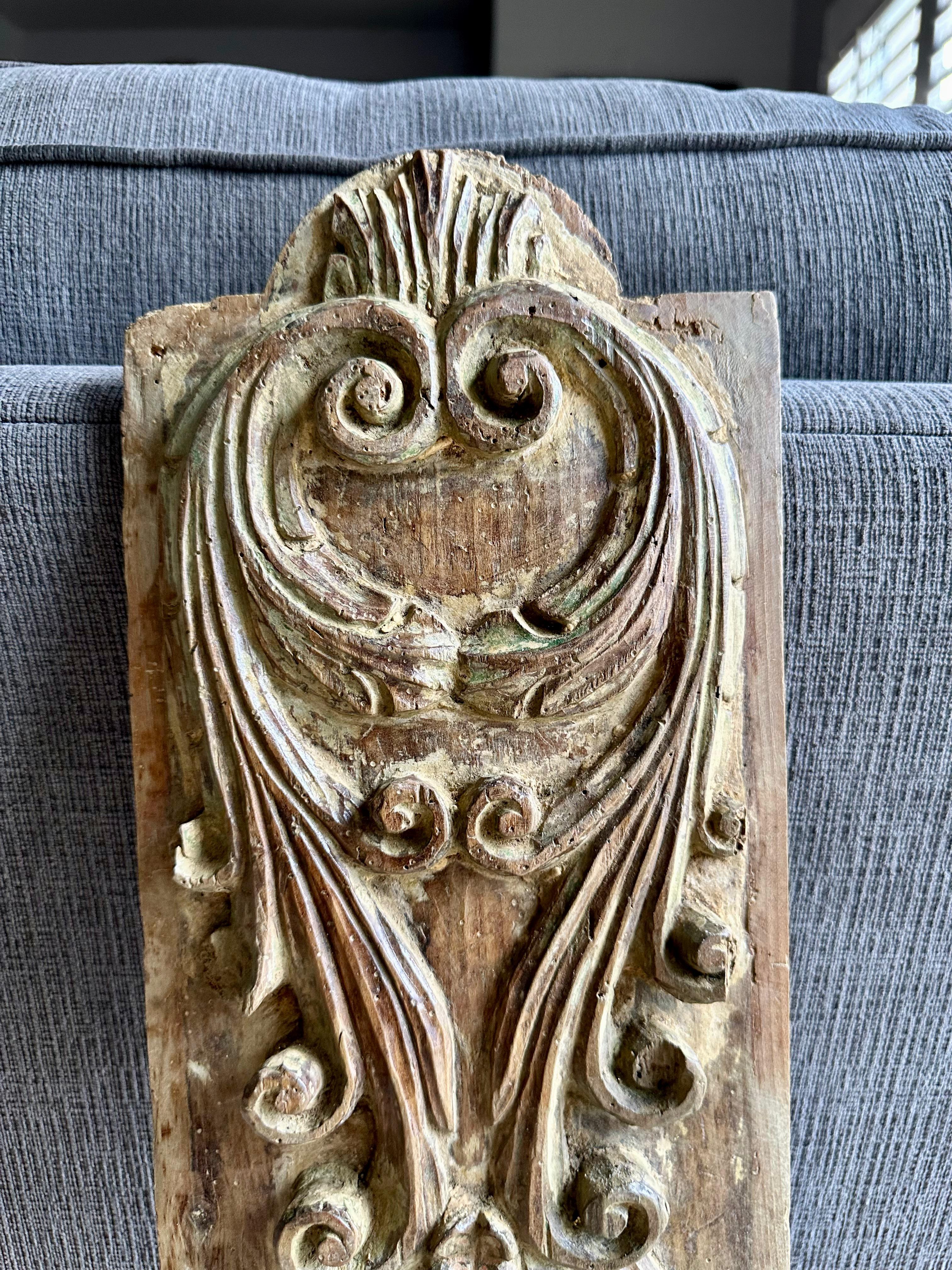 Pair of French Architectural Carved Giltwood Fragments Wall Art For Sale 7